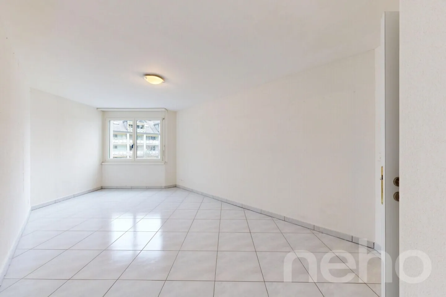 Luminoso appartamento di 3,5 locali con balcone e bella vista - Foto 8 di 13