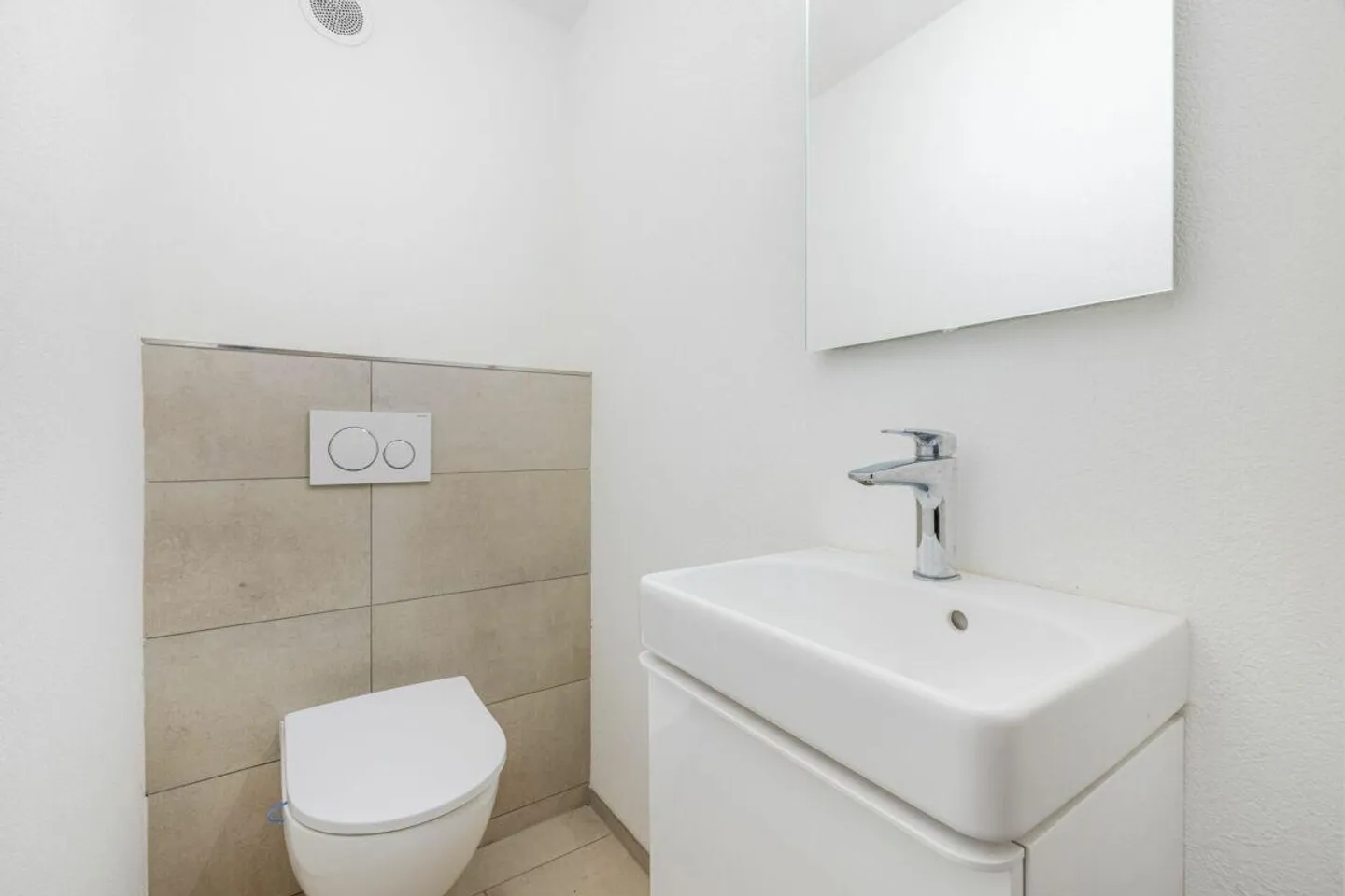 Appartement 3.5 pièces entièrement rénové avec ambiance lumineuse et plan d'étage bien pensé - Photo 5 sur 9