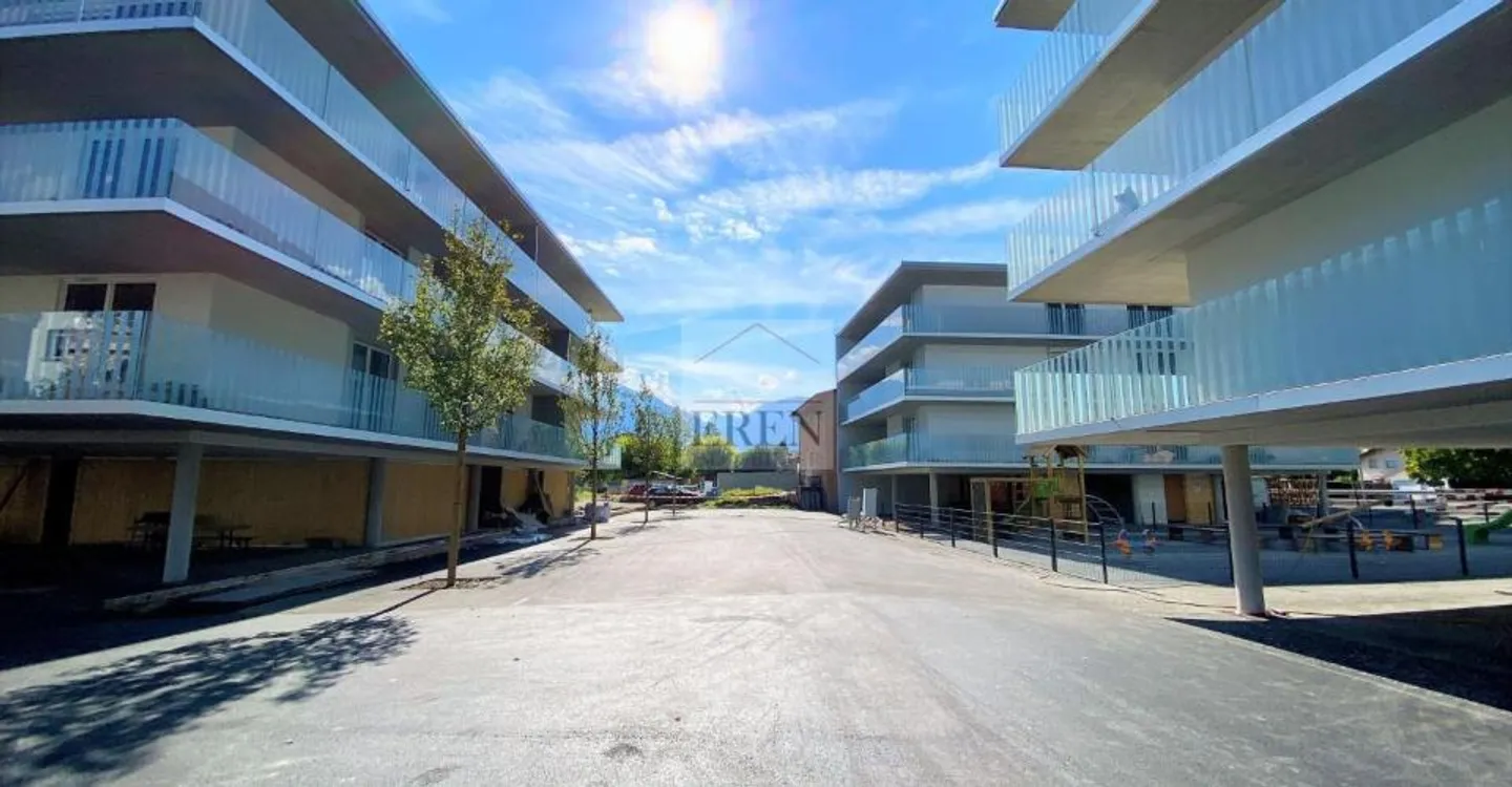 Spacious 2.5-room penthouse of 90m2 and large terrace of 29m2 in the center of Fully - Photo 11 of 13