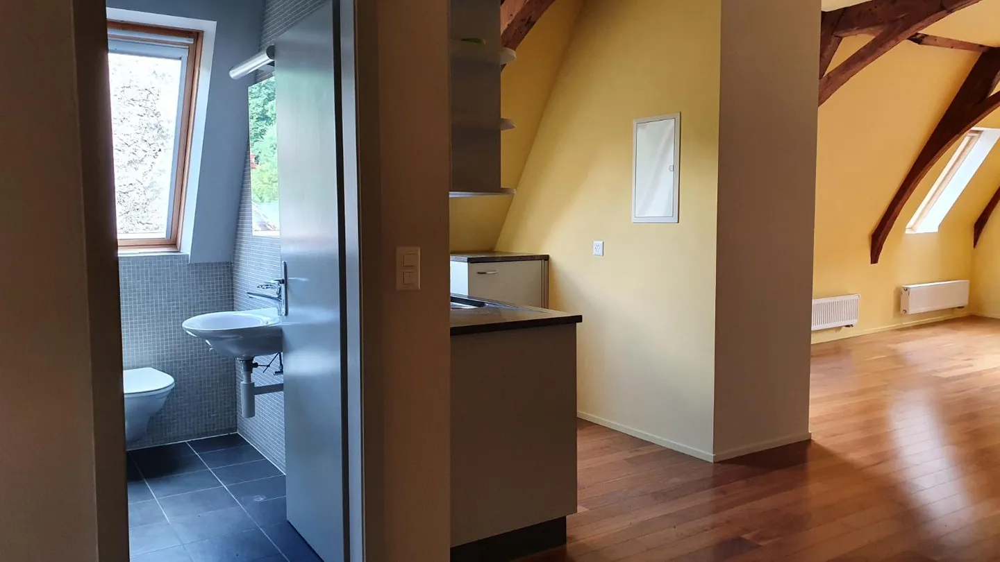 Place de l'Église Collégiale 2, Valangin - Appartement 2 pièces au 3ème étage - Photo 8 sur 11
