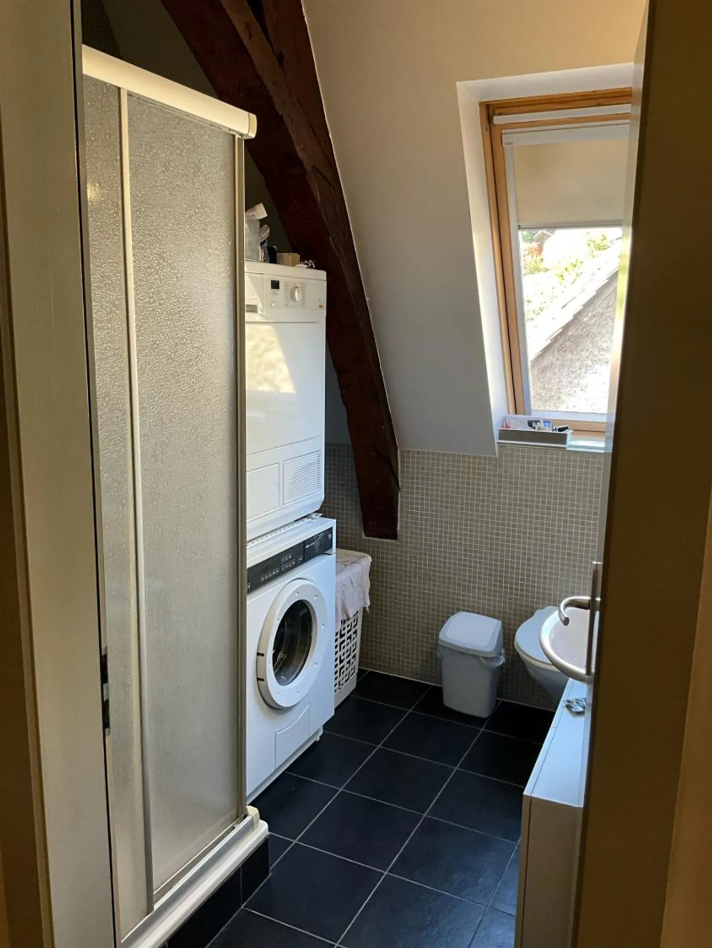 Place de l'Église Collégiale 2, Valangin - Appartement 2 pièces au 3ème étage - Photo 9 sur 11