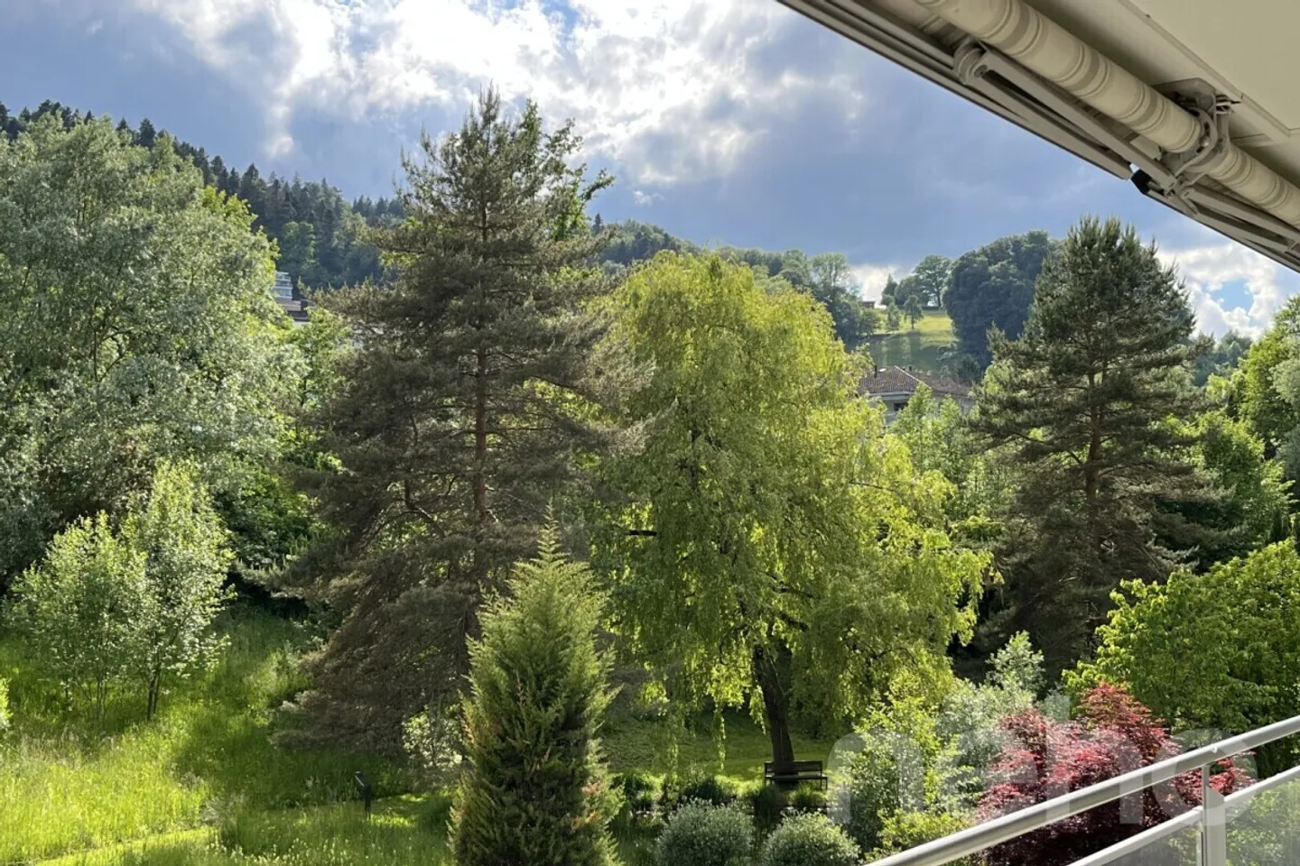 Luminoso appartamento di 3,5 locali con balcone e bella vista - Foto 11 di 13