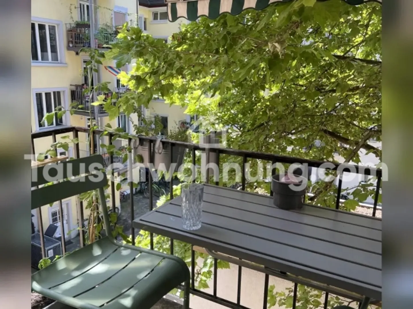 Petit bijou contre grand - Photo 4 sur 4