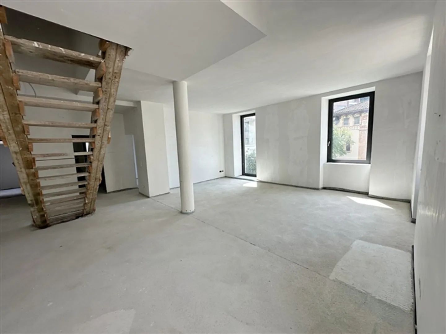 CRACKER
Maisonette de 5,5 pièces avec terrasse
dans une villa historique de l'année 800 - Photo 1 sur 1