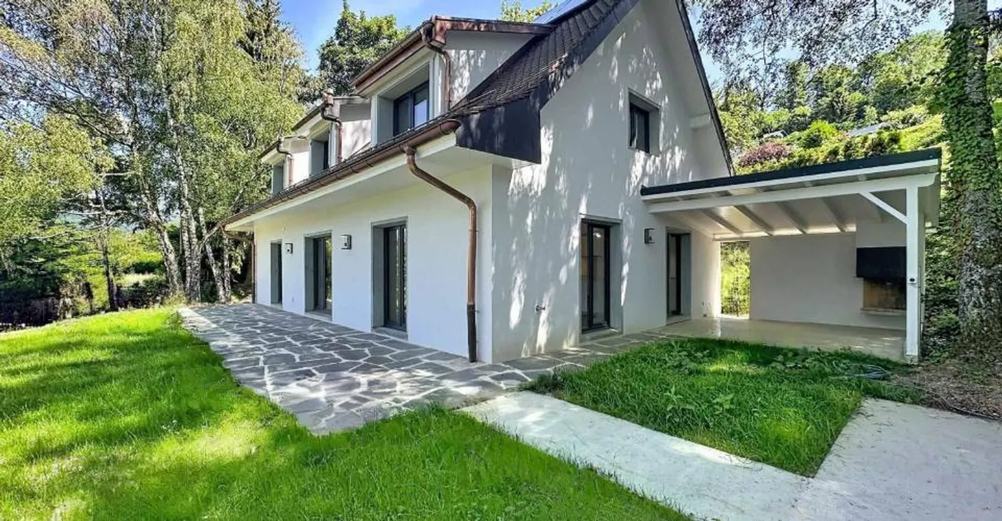Villa contemporanea con vista lago - Foto 2 di 11