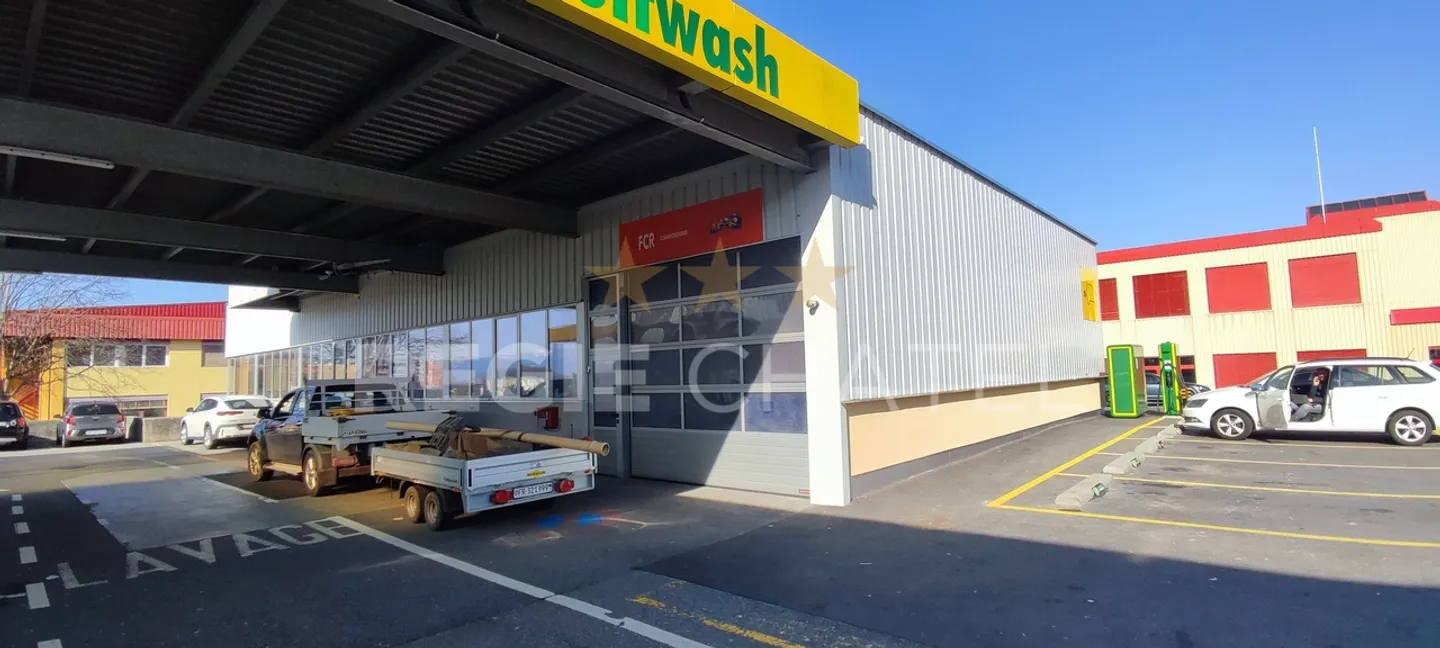 Zone Industrielle 
Dépot à plain pied 725m2 - Photo 2 sur 4