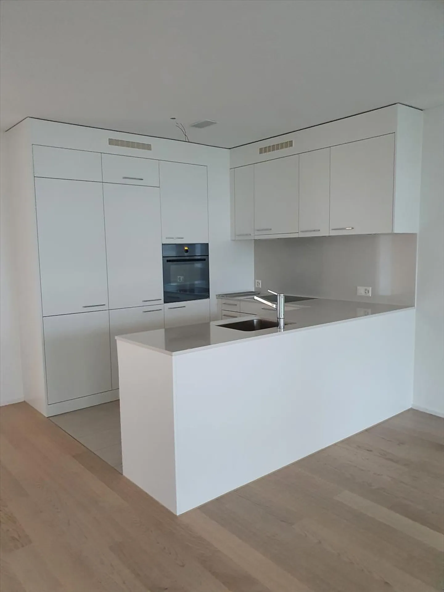 Spacious and Central - Photo 4 of 11