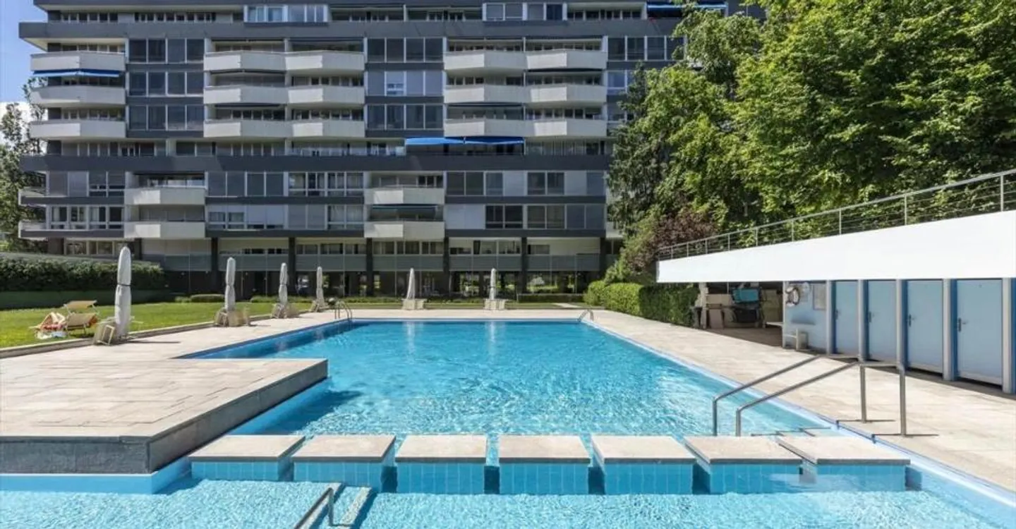Exklusiv: Schönes 3-Zimmer-Apartment mit Balkon, Pool und Parkplatz? Ideale Lebensumgebung - Foto 1 von 2