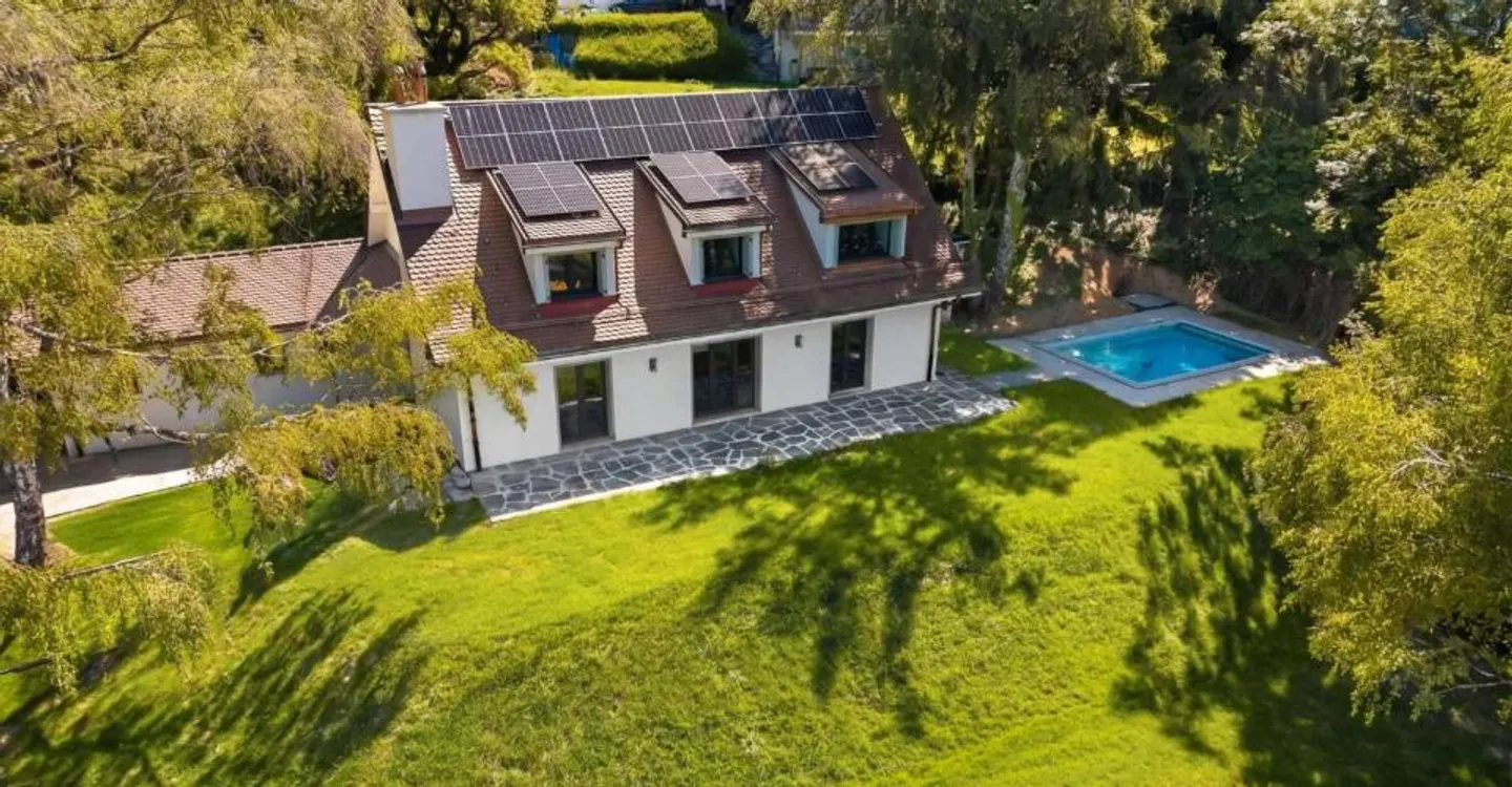Villa contemporanea con vista lago - Foto 1 di 11