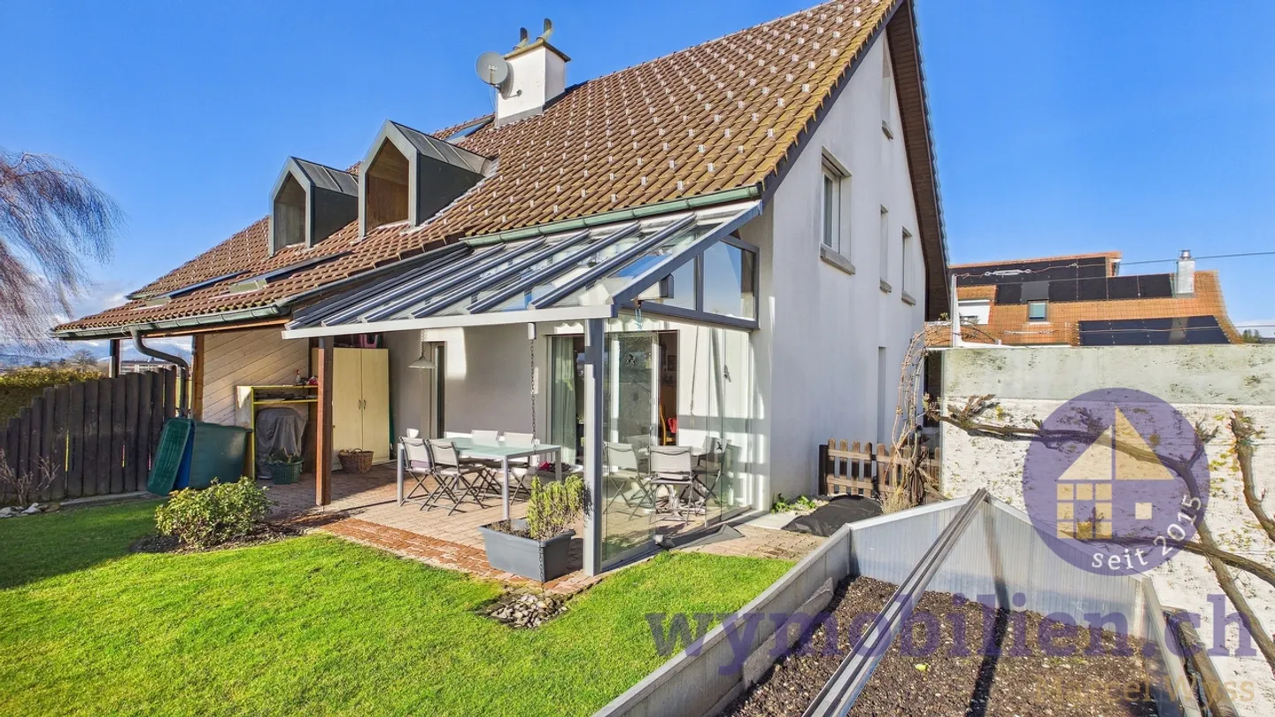 Family Dream in Lyssach: Semi-Detached House with Garden + 2 Garages - Photo 1 of 12