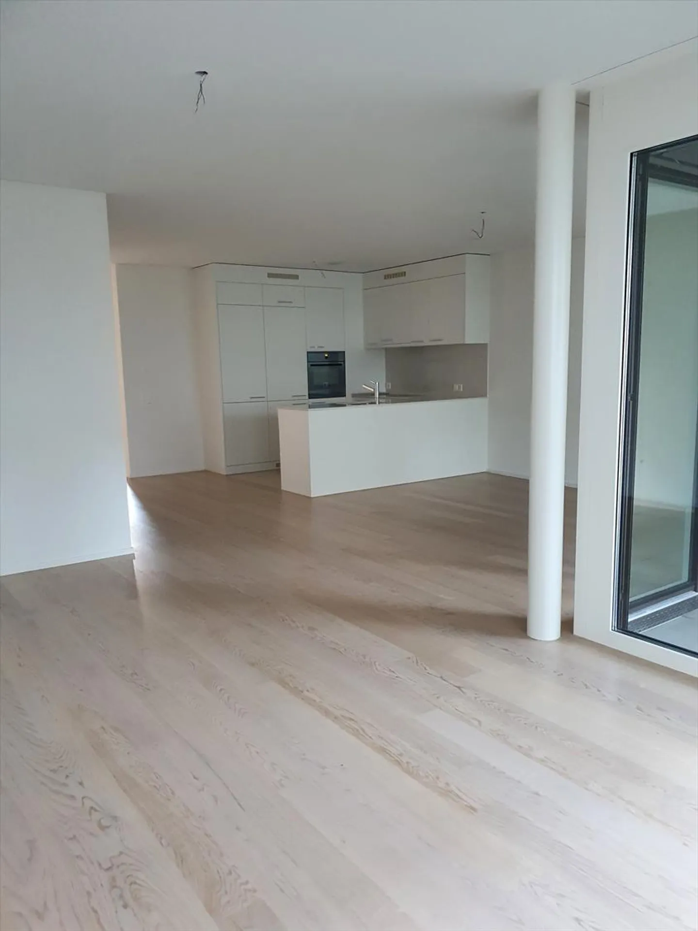 Spacious and Central - Photo 5 of 11