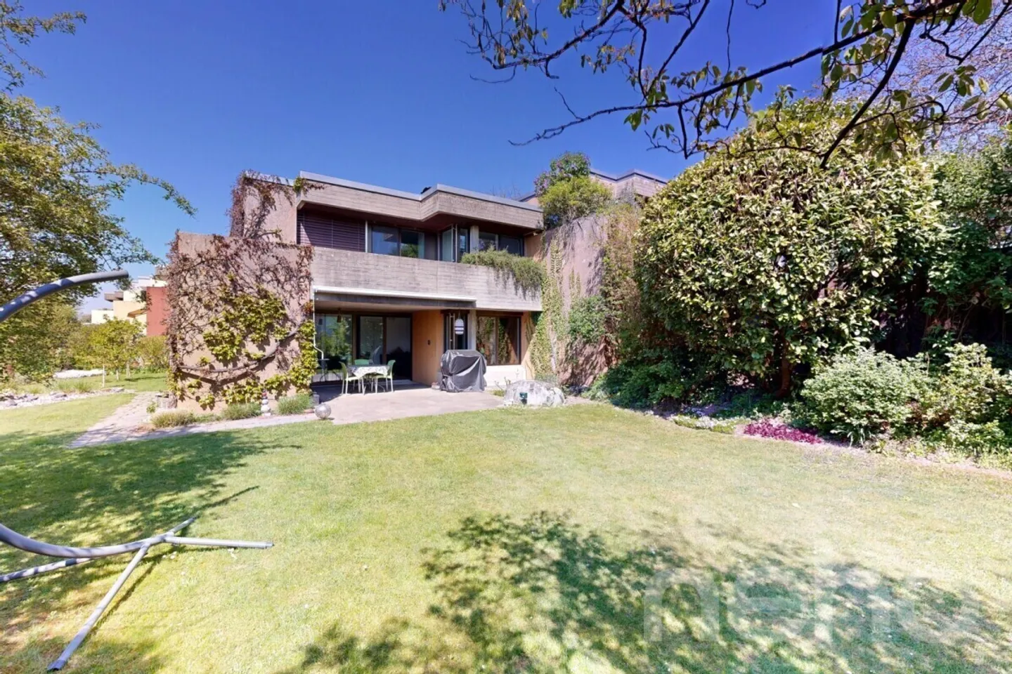 Maison semi-détachée de 5,5 pièces avec une vaste oasis de jardin - Photo 1 sur 12