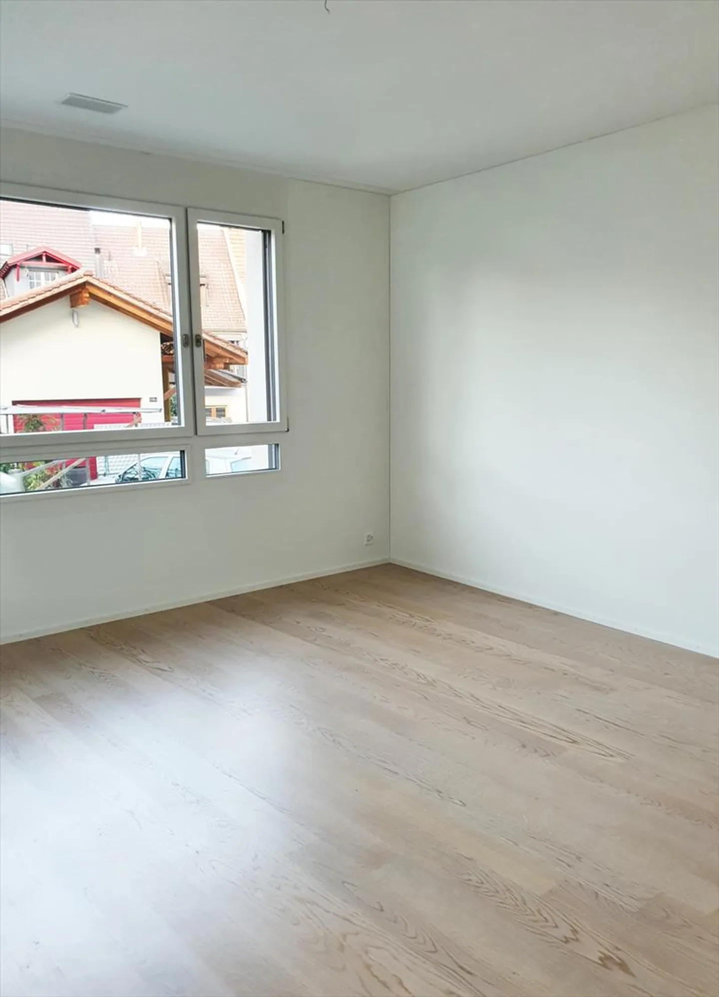 Spacious and Central - Photo 8 of 11