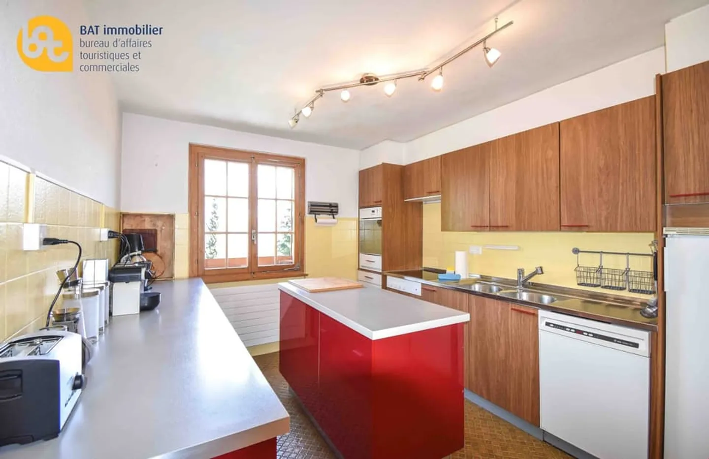 Location vacances - Magnifique chalet proche du Jardin des Neiges - Photo 4 sur 13