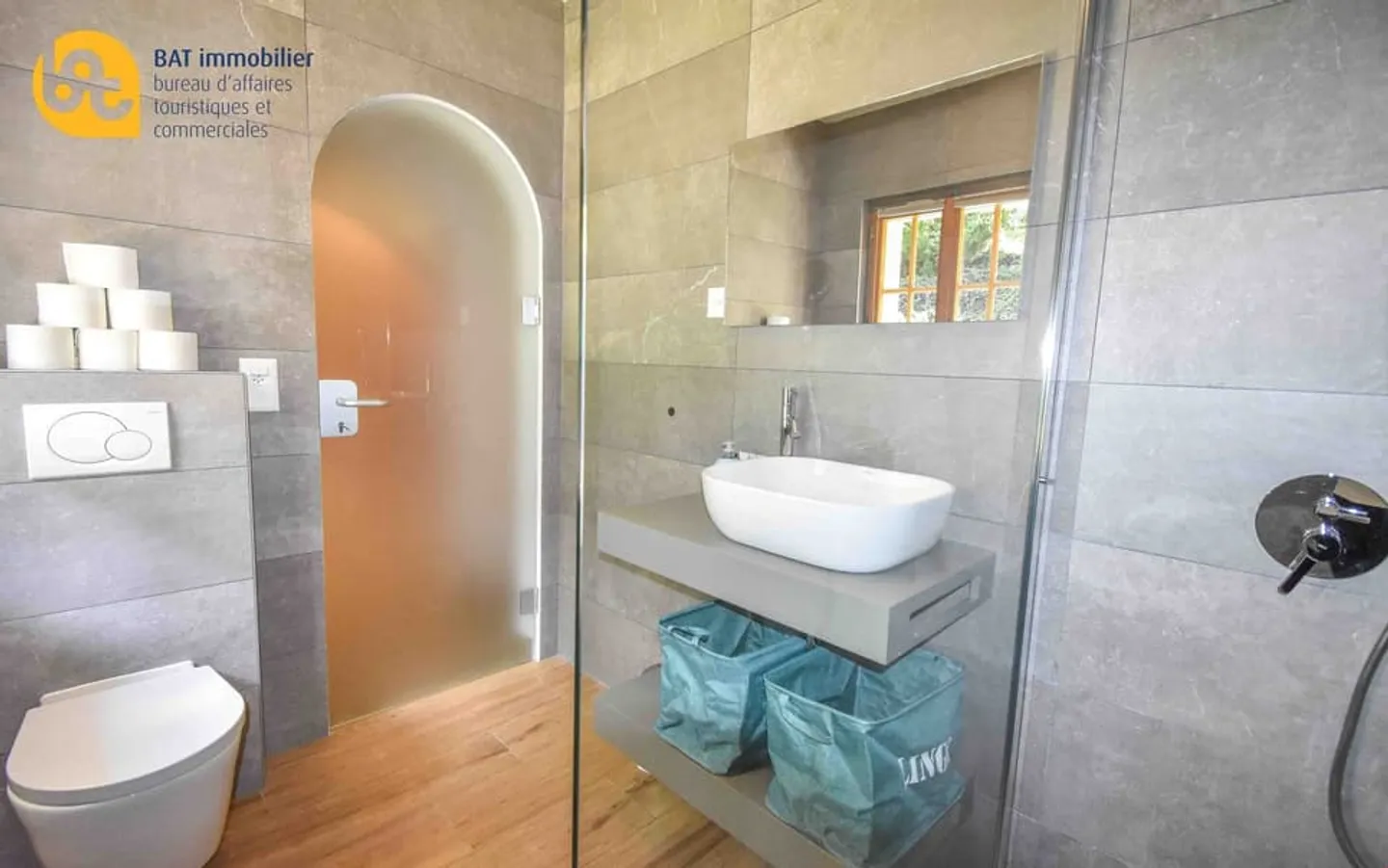 Location vacances - Magnifique chalet proche du Jardin des Neiges - Photo 8 sur 13