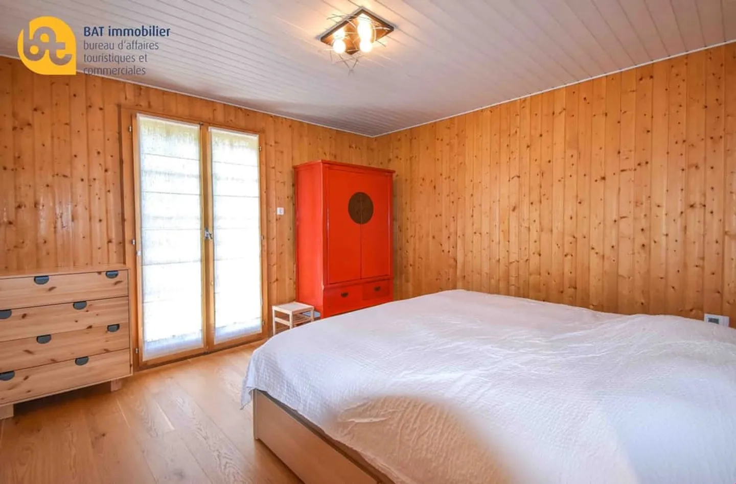 Location vacances - Magnifique chalet proche du Jardin des Neiges - Photo 10 sur 13