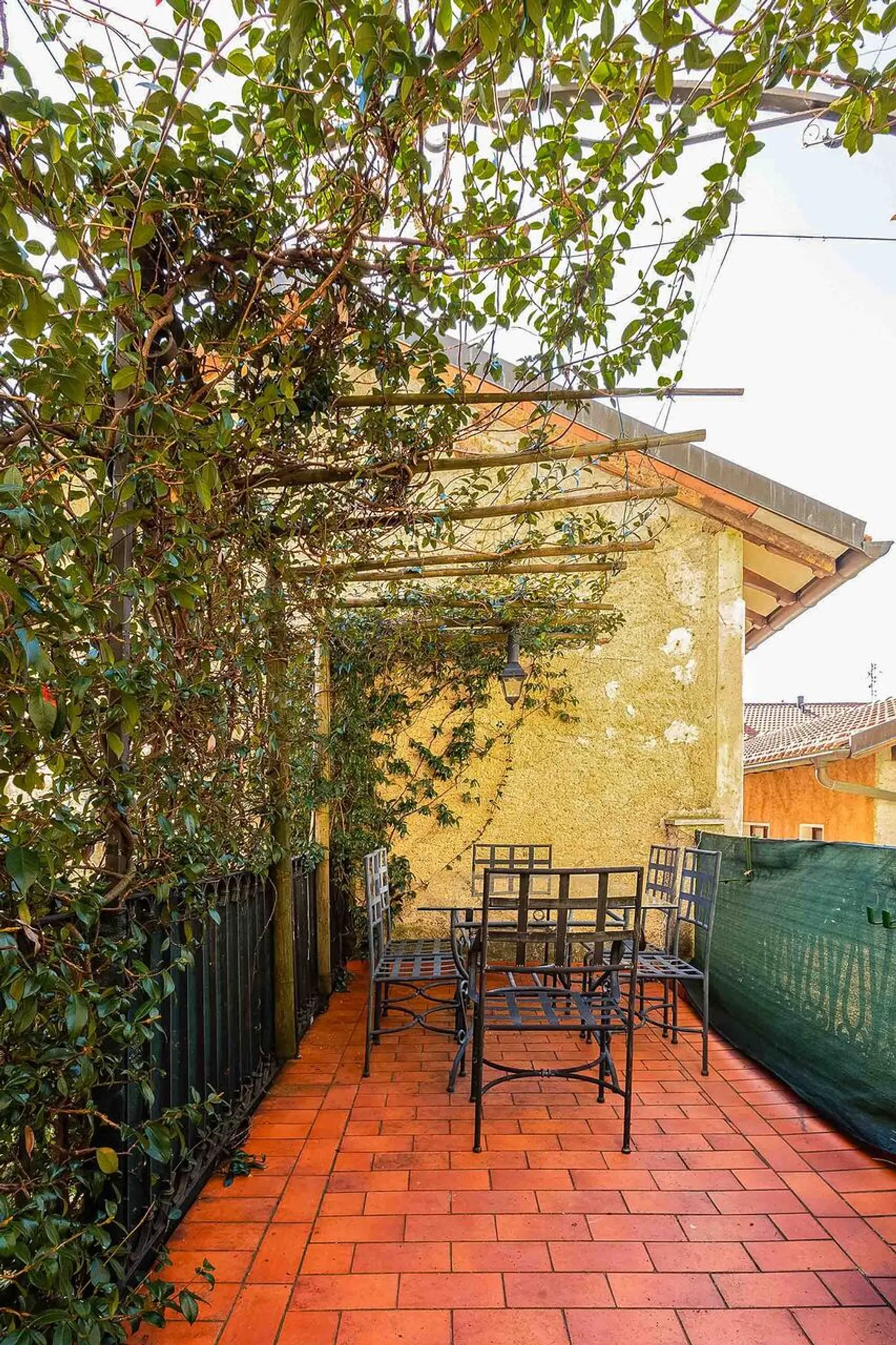 Large family house in Astano - Photo 9 of 11