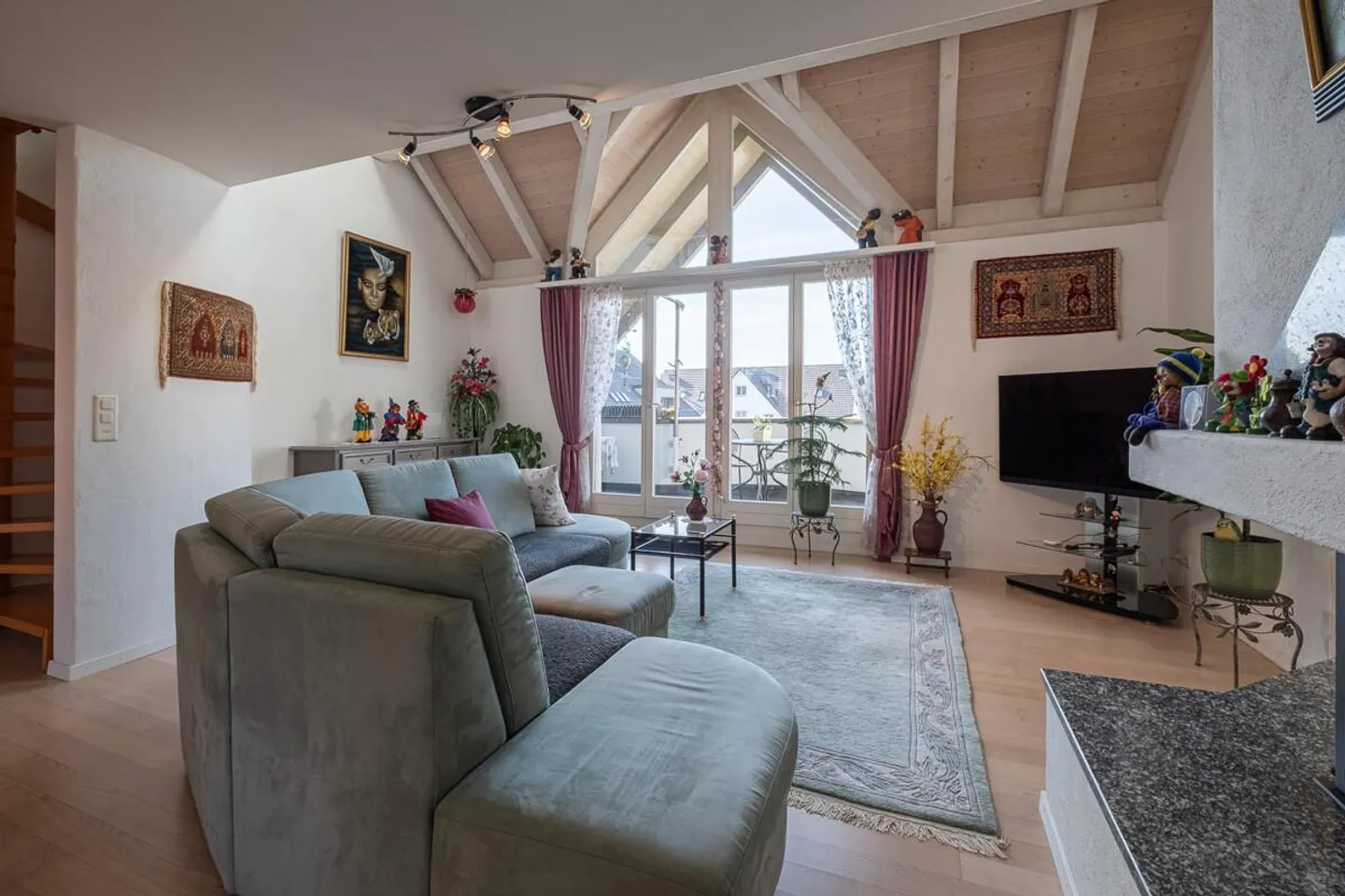 Quiet neighborhood with garden bed and pleasant living atmosphere - Photo 2 of 13