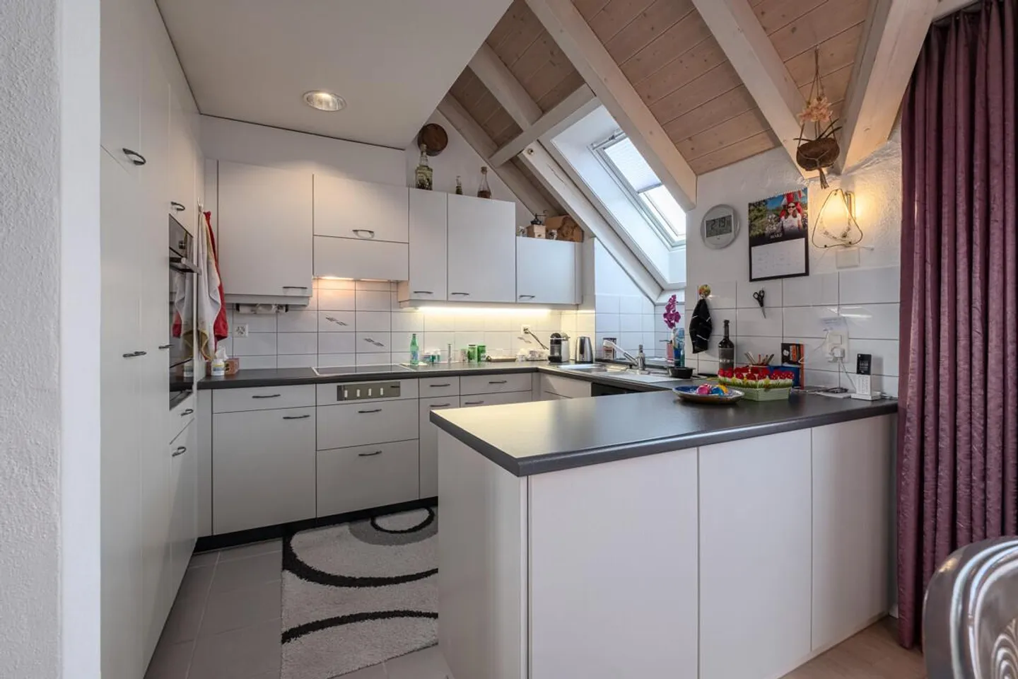 Quiet neighborhood with garden bed and pleasant living atmosphere - Photo 3 of 13