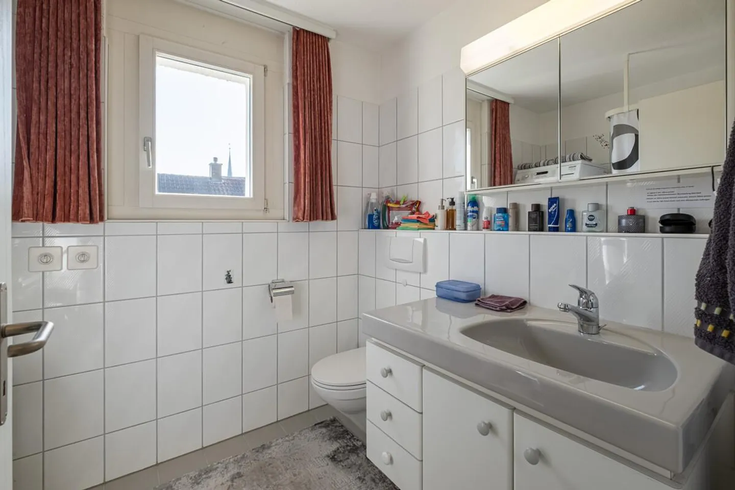 Quiet neighborhood with garden bed and pleasant living atmosphere - Photo 6 of 13