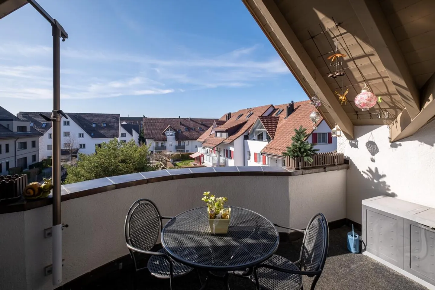 Quiet neighborhood with garden bed and pleasant living atmosphere - Photo 9 of 13