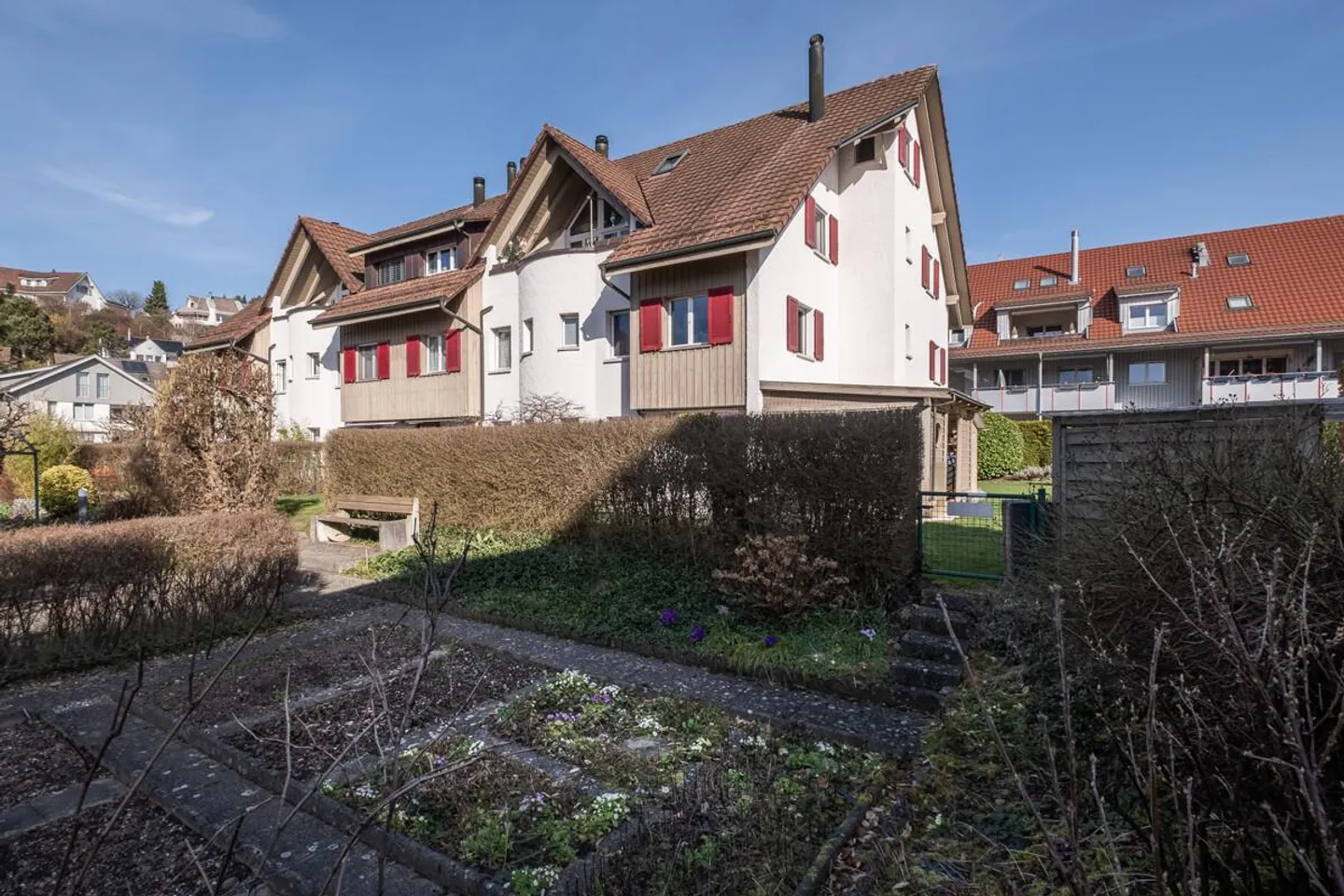 Quiet neighborhood with garden bed and pleasant living atmosphere - Photo 11 of 13