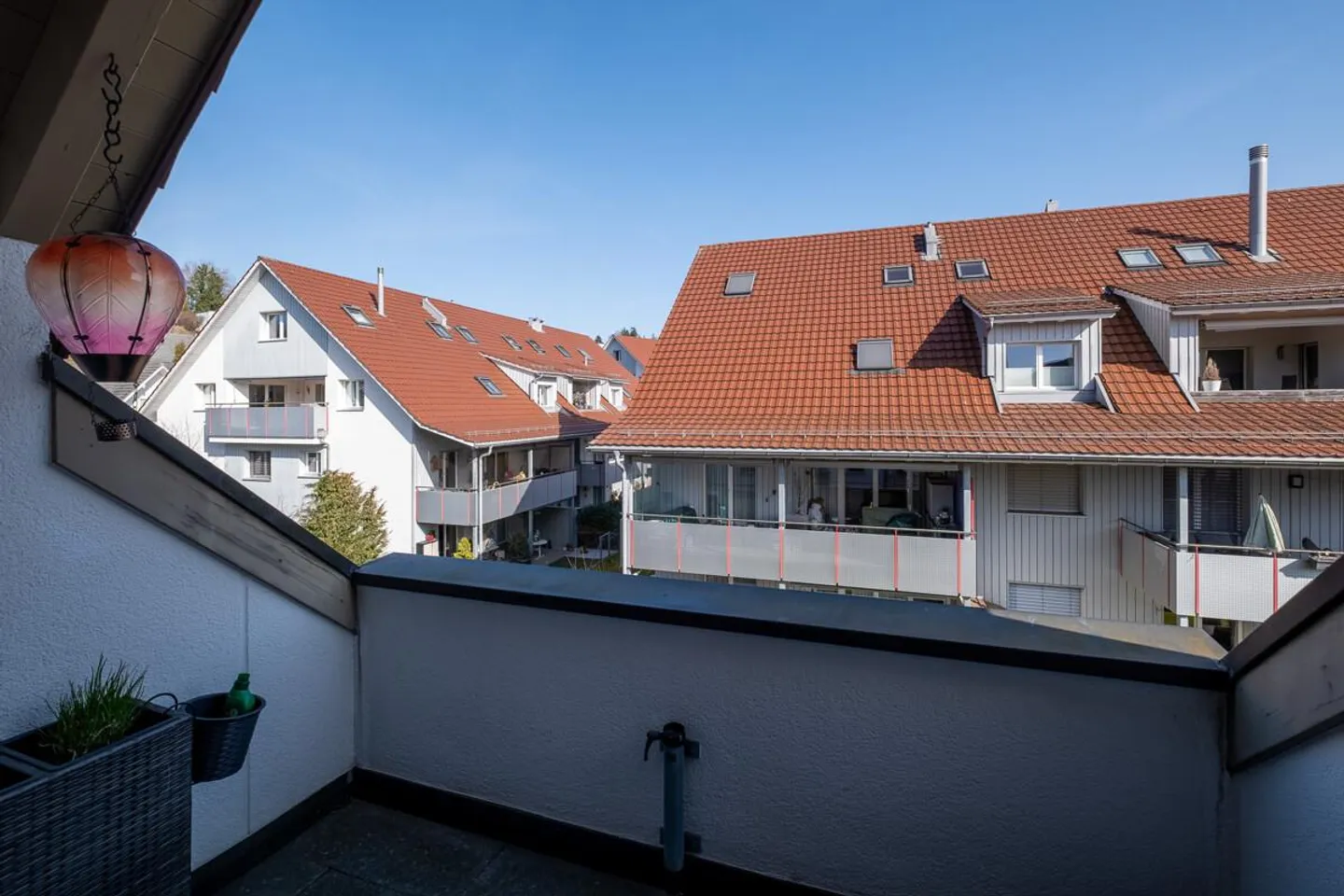 Quiet neighborhood with garden bed and pleasant living atmosphere - Photo 10 of 13