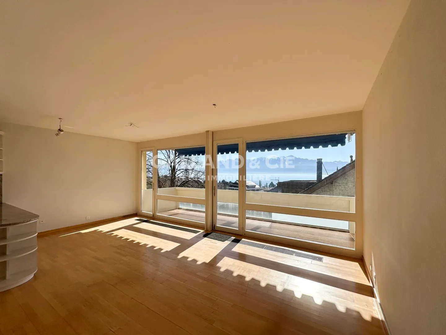 A 6.5-room and a 3.5-room apartment - Photo 1 of 15