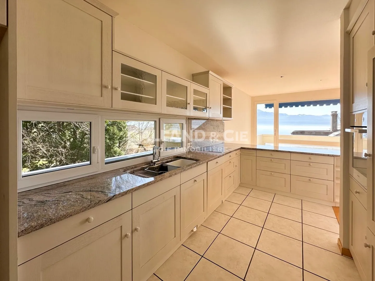 A 6.5-room and a 3.5-room apartment - Photo 4 of 15