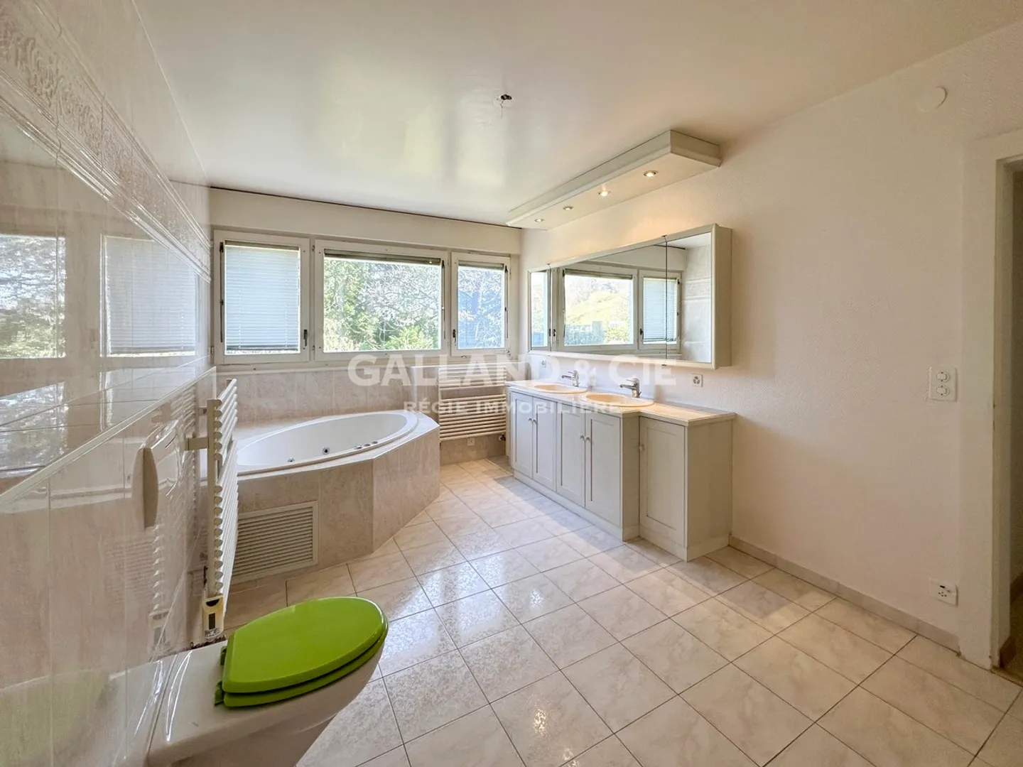 A 6.5-room and a 3.5-room apartment - Photo 9 of 15