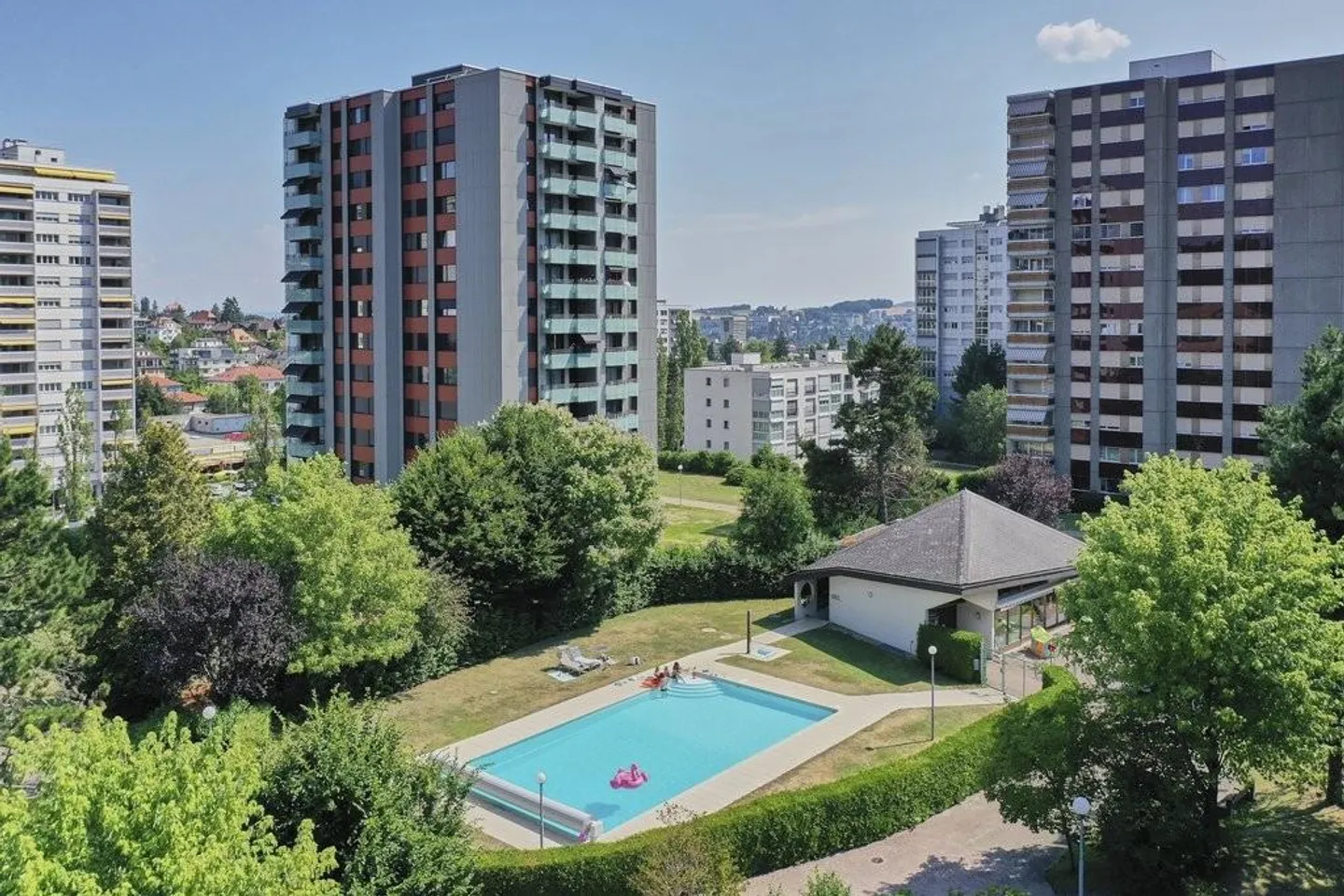 2.5-room apartment with pool and stunning view! - Photo 1 of 5