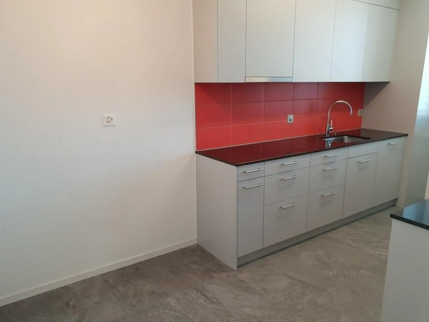 2.5-room apartment with pool and stunning view! - Photo 2 of 5