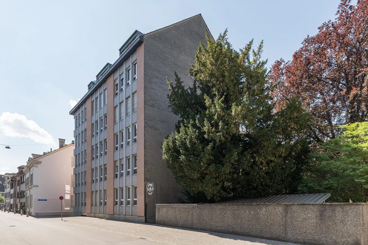 Modern single apartment in a central & quiet location near public transport - Photo 2 of 7