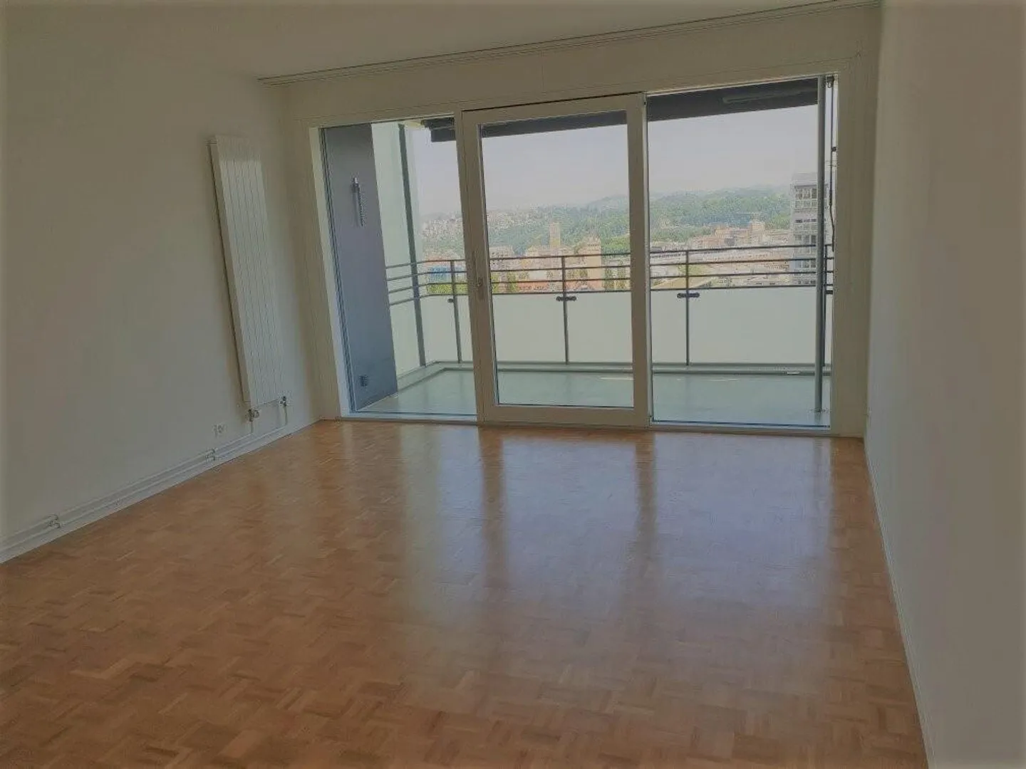 2.5-room apartment with pool and stunning view! - Photo 3 of 5