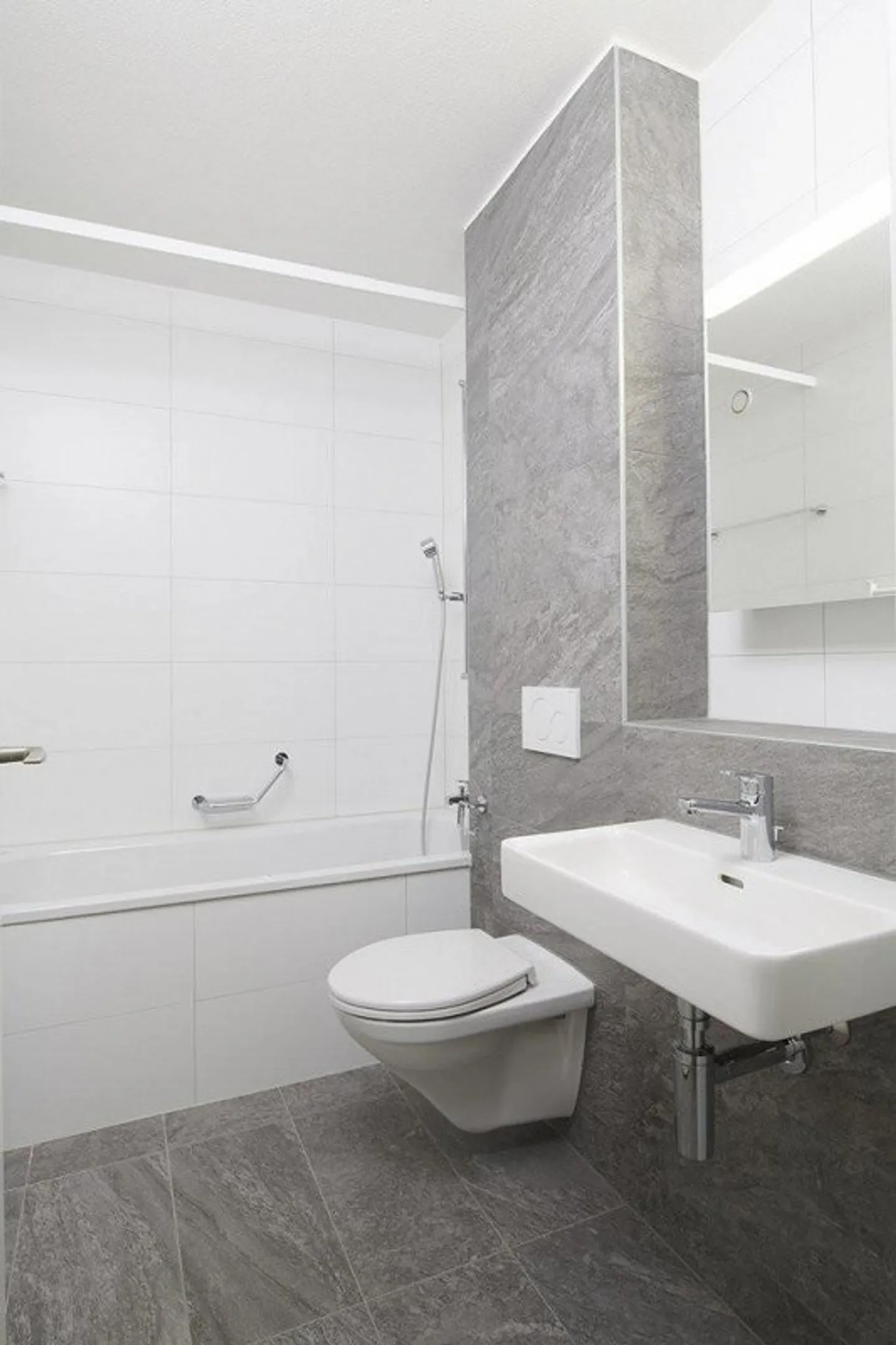 2.5-room apartment with pool and stunning view! - Photo 4 of 5