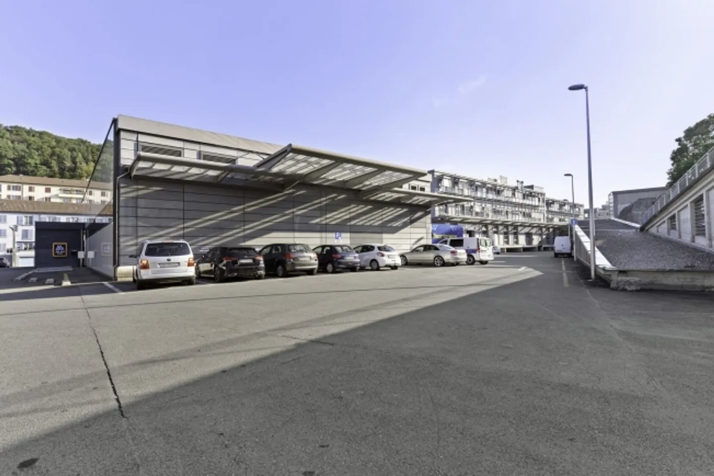 400m2 - Warehouse near the center of Neuchâtel - Photo 1 of 5