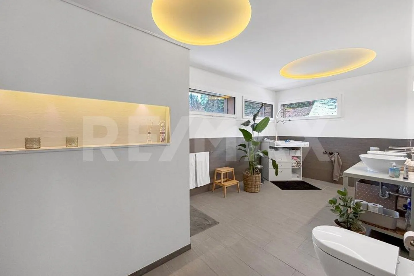 Living and Working Under One Roof - Spacious Home Near Bern - Photo 8 of 13