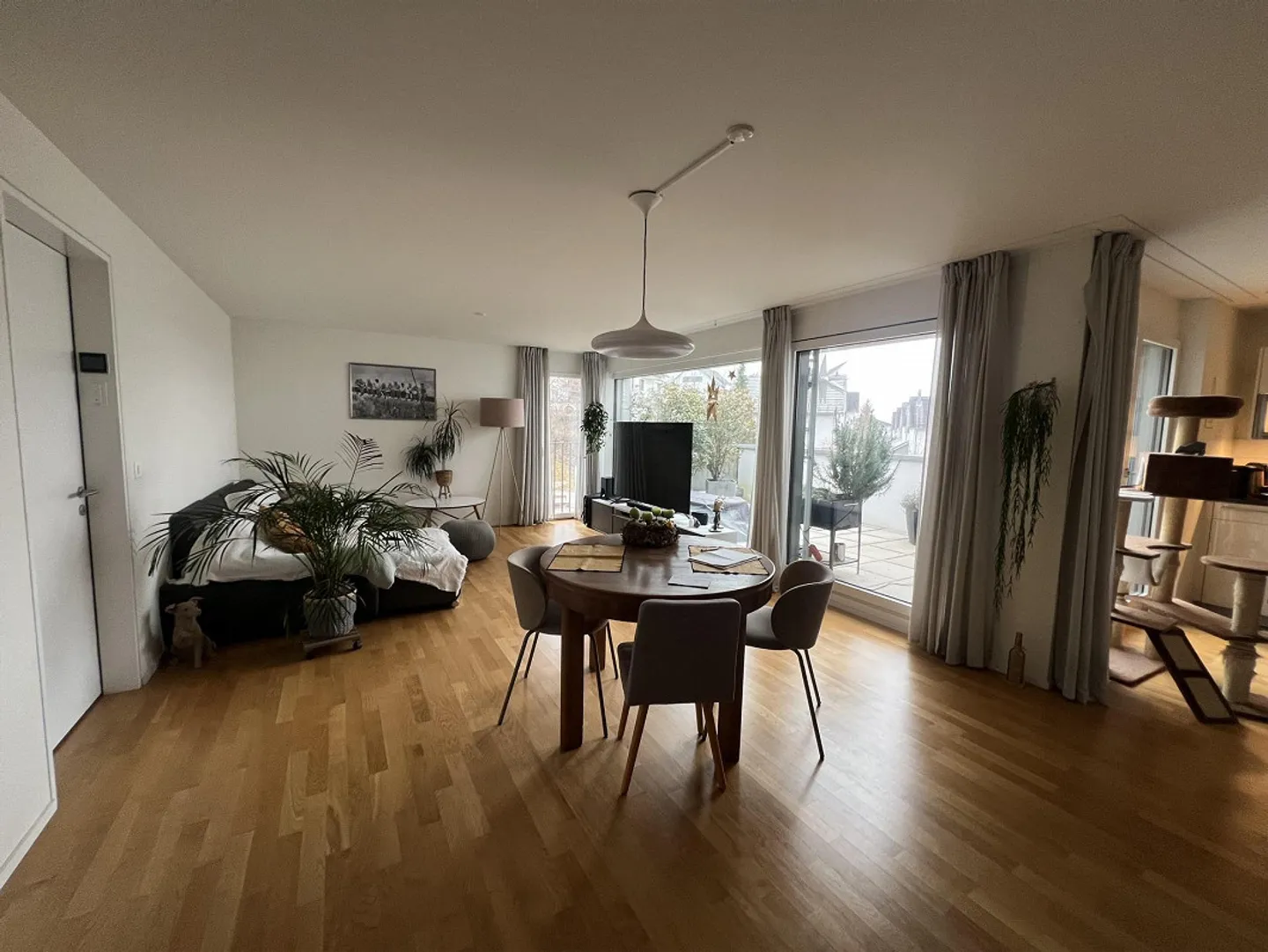 Spacious 3.5 Room Apartment in Bonstetten - Photo 2 of 9
