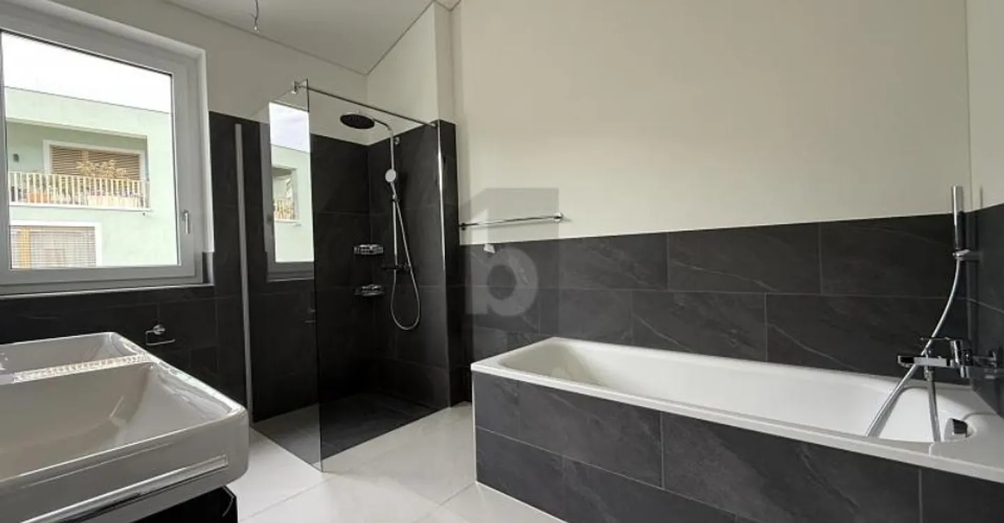 Geräumige Dachgeschosswohnung in Schinznach - Foto 3 von 6