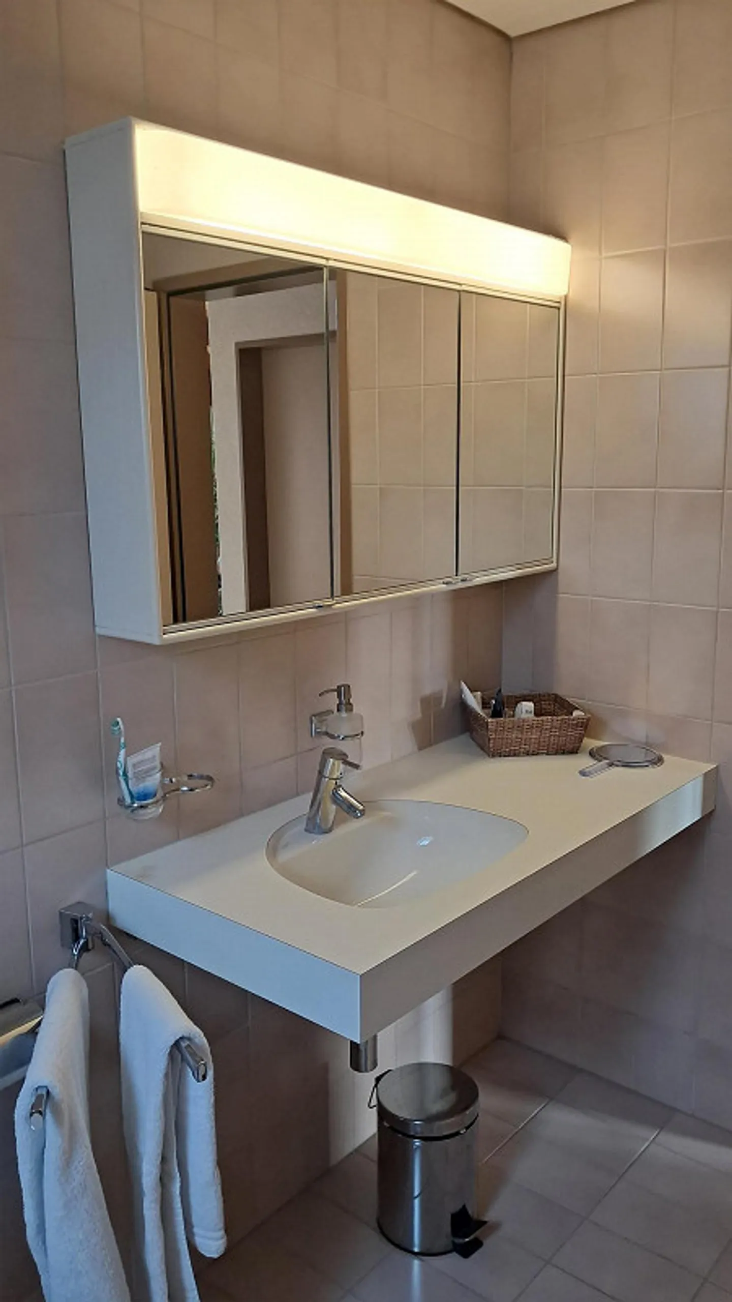 Beautiful, spacious apartment near the center with caretaker services - Photo 5 of 17