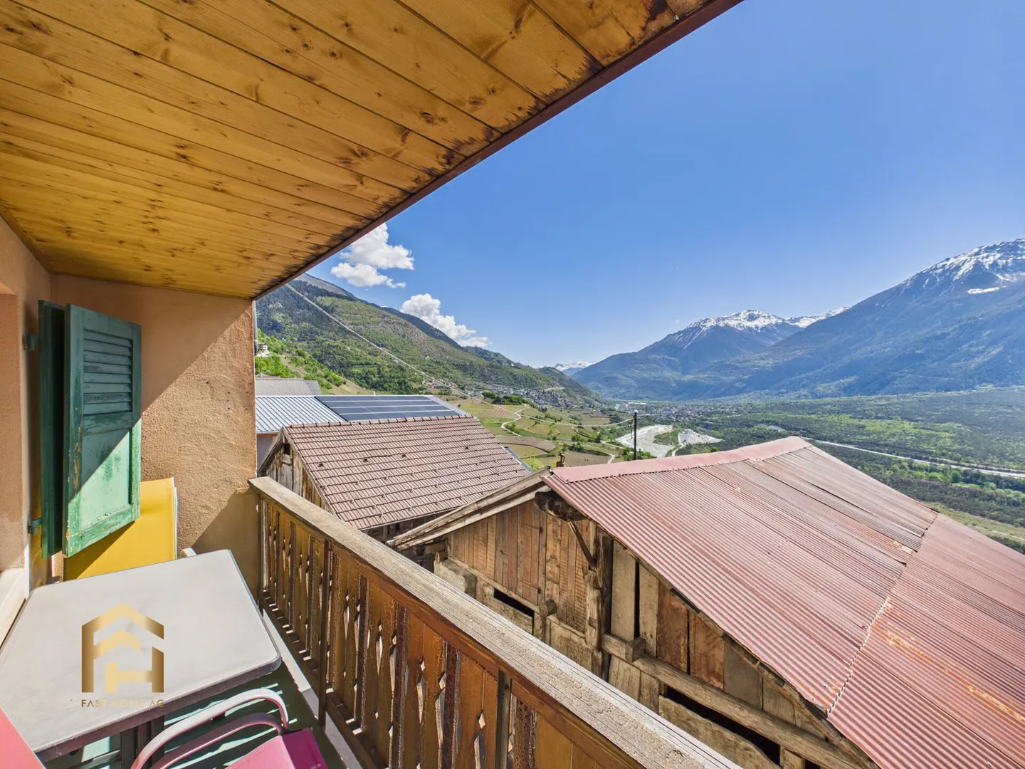 Charmant appartement de 4,5 pièces avec une belle vue et beaucoup de rangement - Photo 12 sur 13