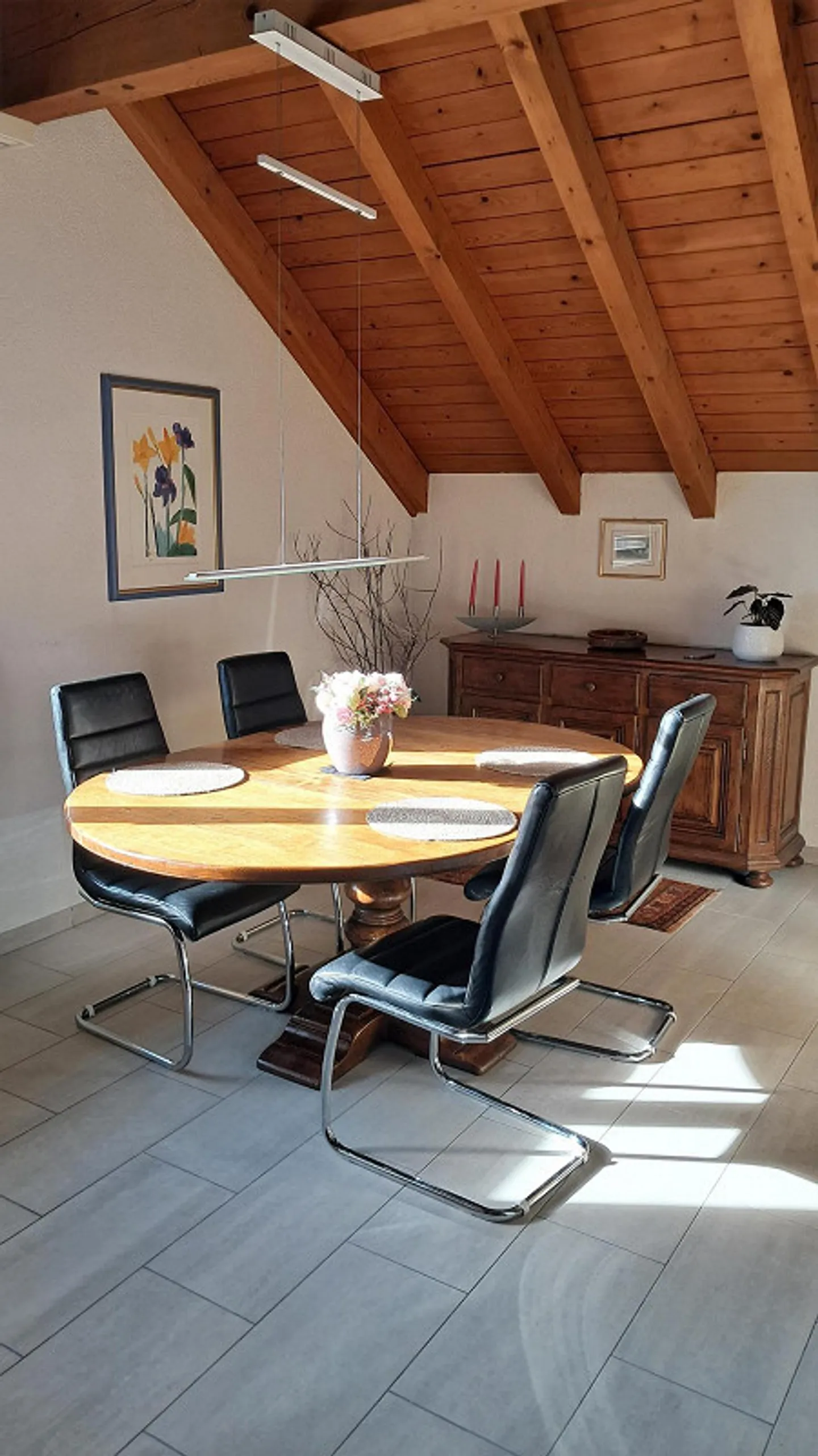 Beautiful, spacious apartment near the center with caretaker services - Photo 3 of 17