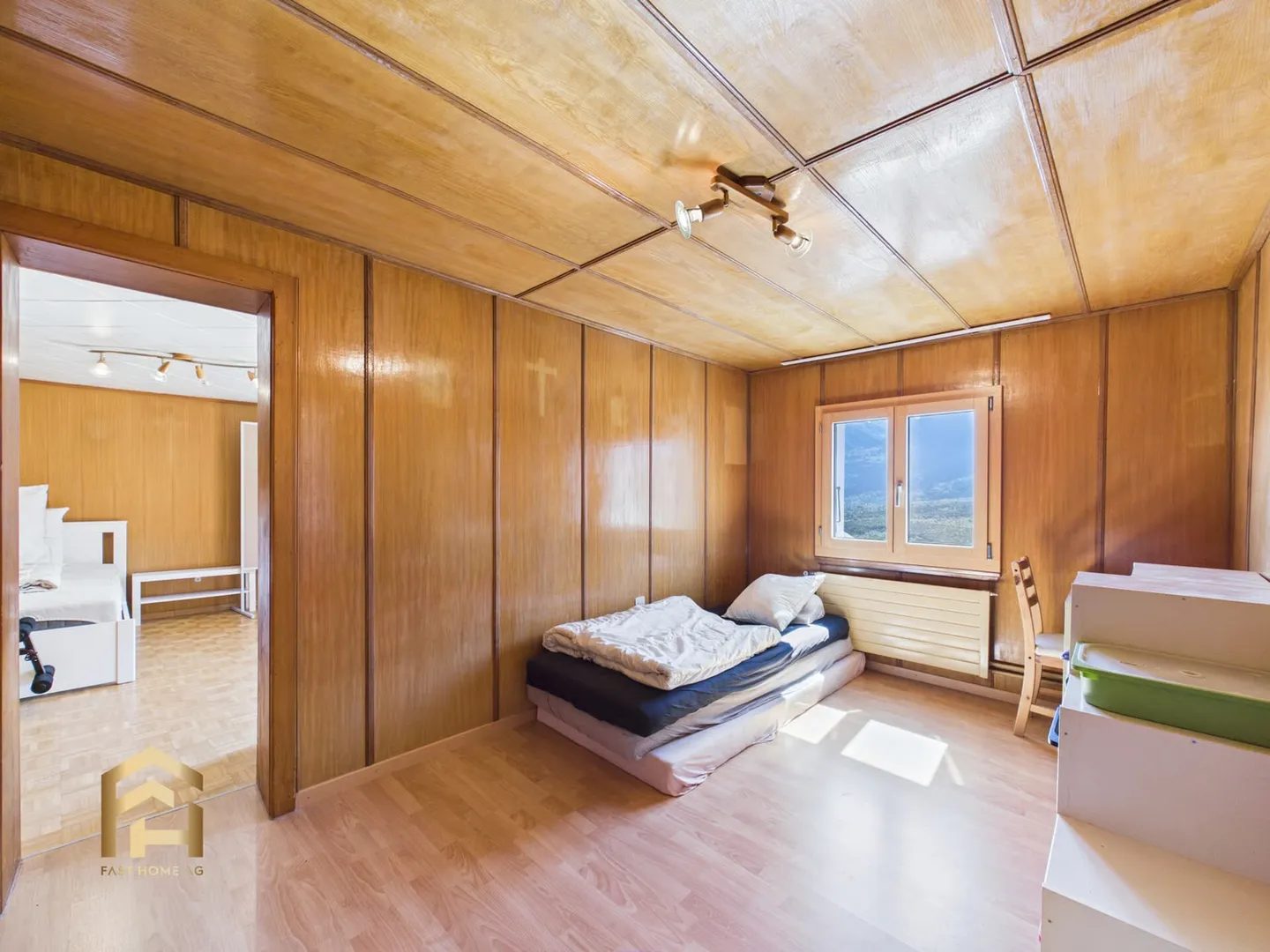 Charmant appartement de 4,5 pièces avec une belle vue et beaucoup de rangement - Photo 4 sur 13