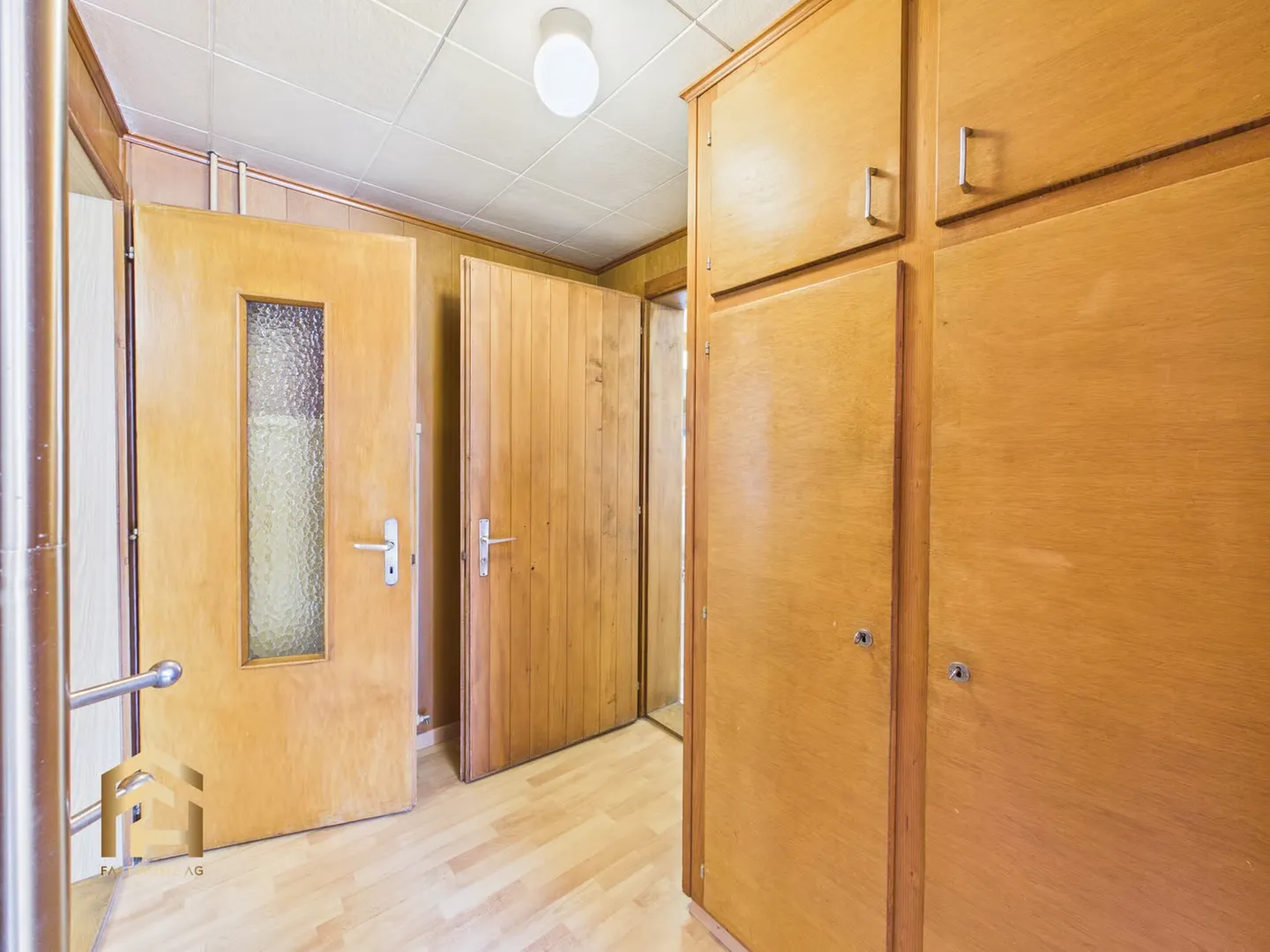 Charmant appartement de 4,5 pièces avec une belle vue et beaucoup de rangement - Photo 9 sur 13