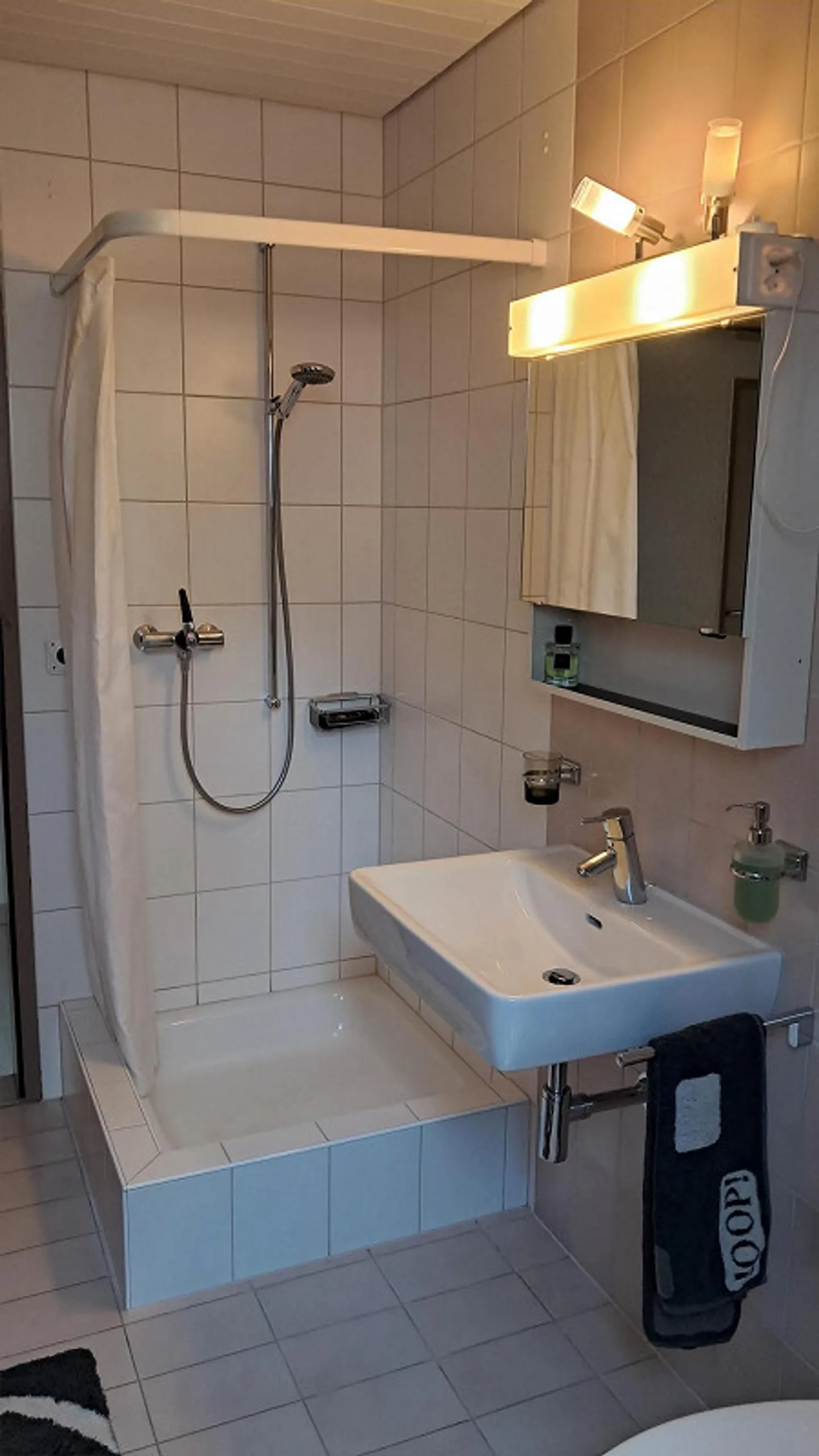 Beautiful, spacious apartment near the center with caretaker services - Photo 7 of 17