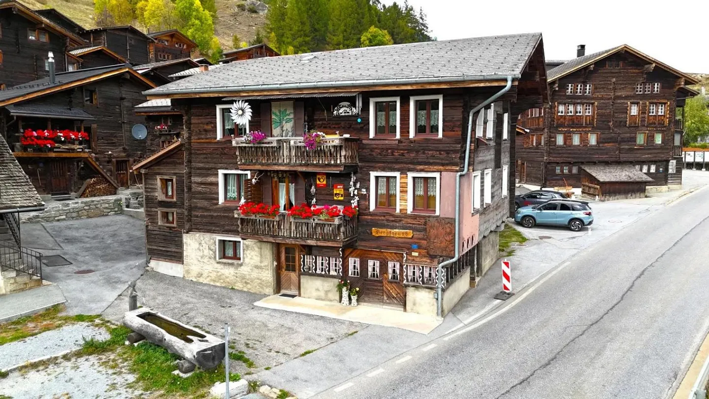 Casa tradizionale vallesana con fascino e potenziale - Foto 2 di 22