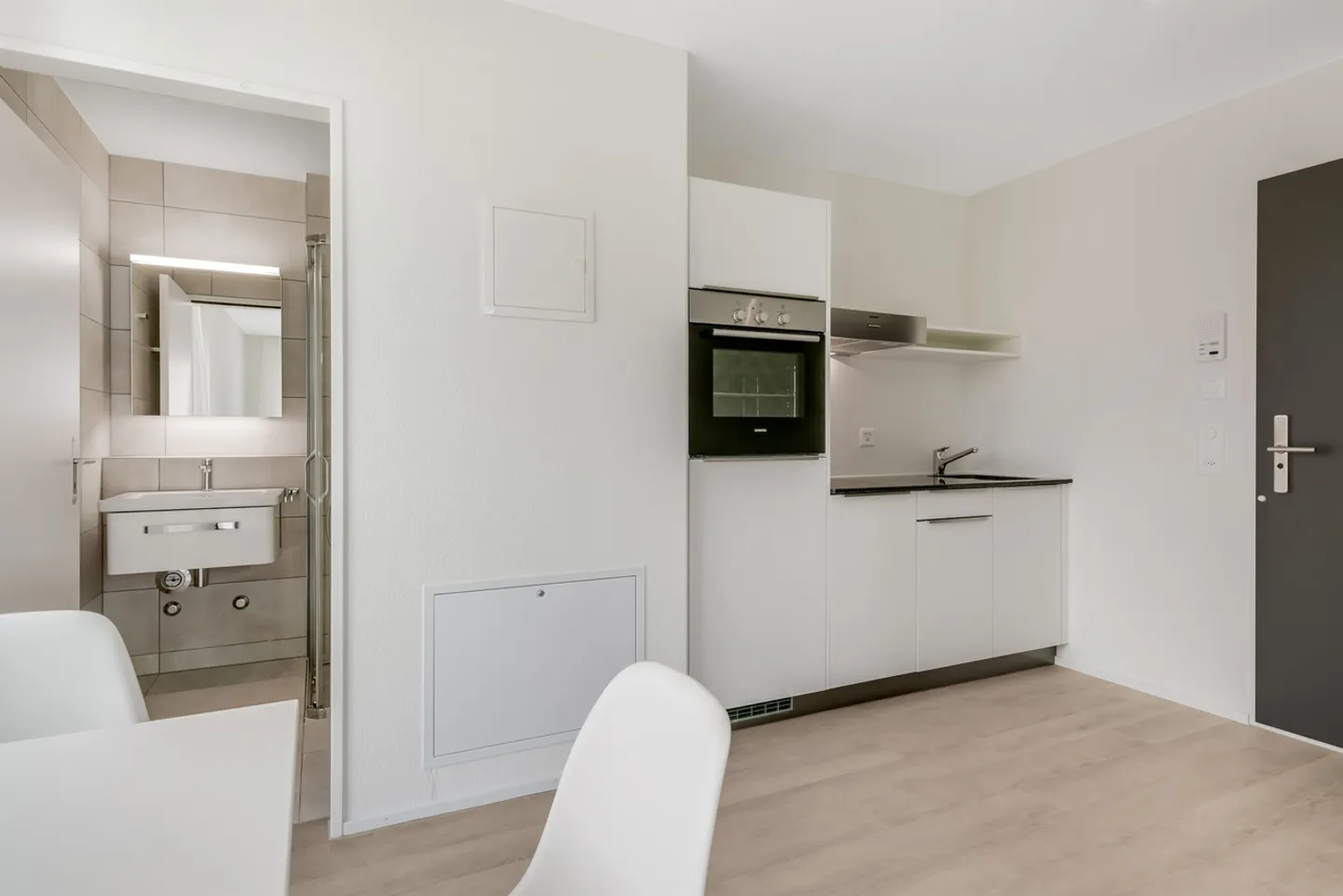 Charming apartment in a central location - Photo 2 of 4