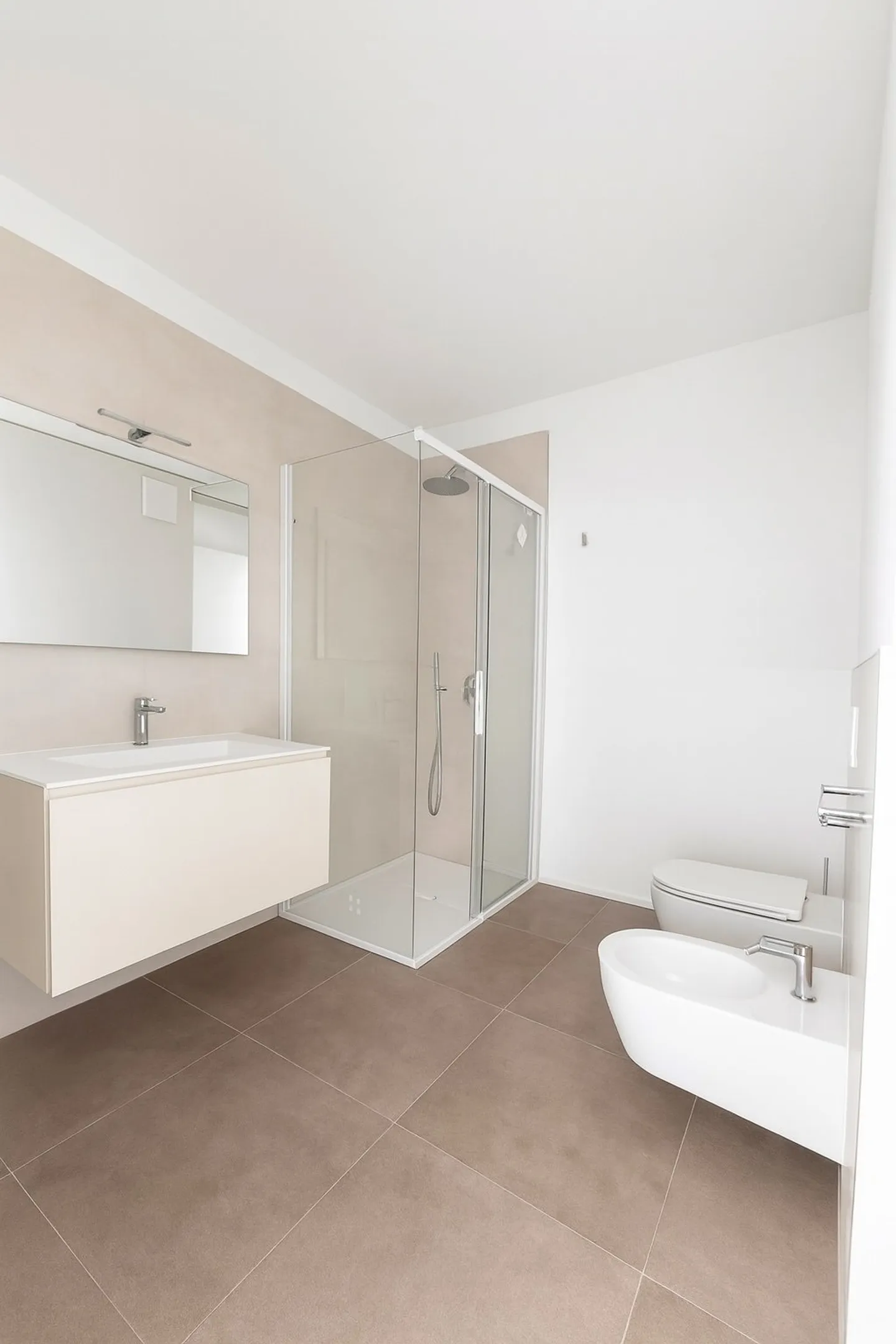 Modern and bright 3.5-room apartment in Monteggio - Photo 6 of 10