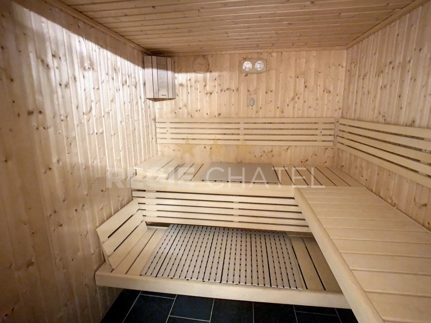 Magnificent individual villa with pool - Photo 15 of 16