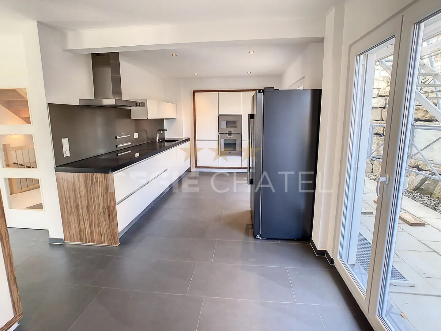 Magnificent individual villa with pool - Photo 6 of 16